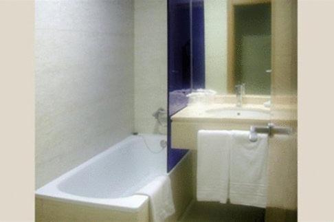 Double or Twin Room - Photo 4