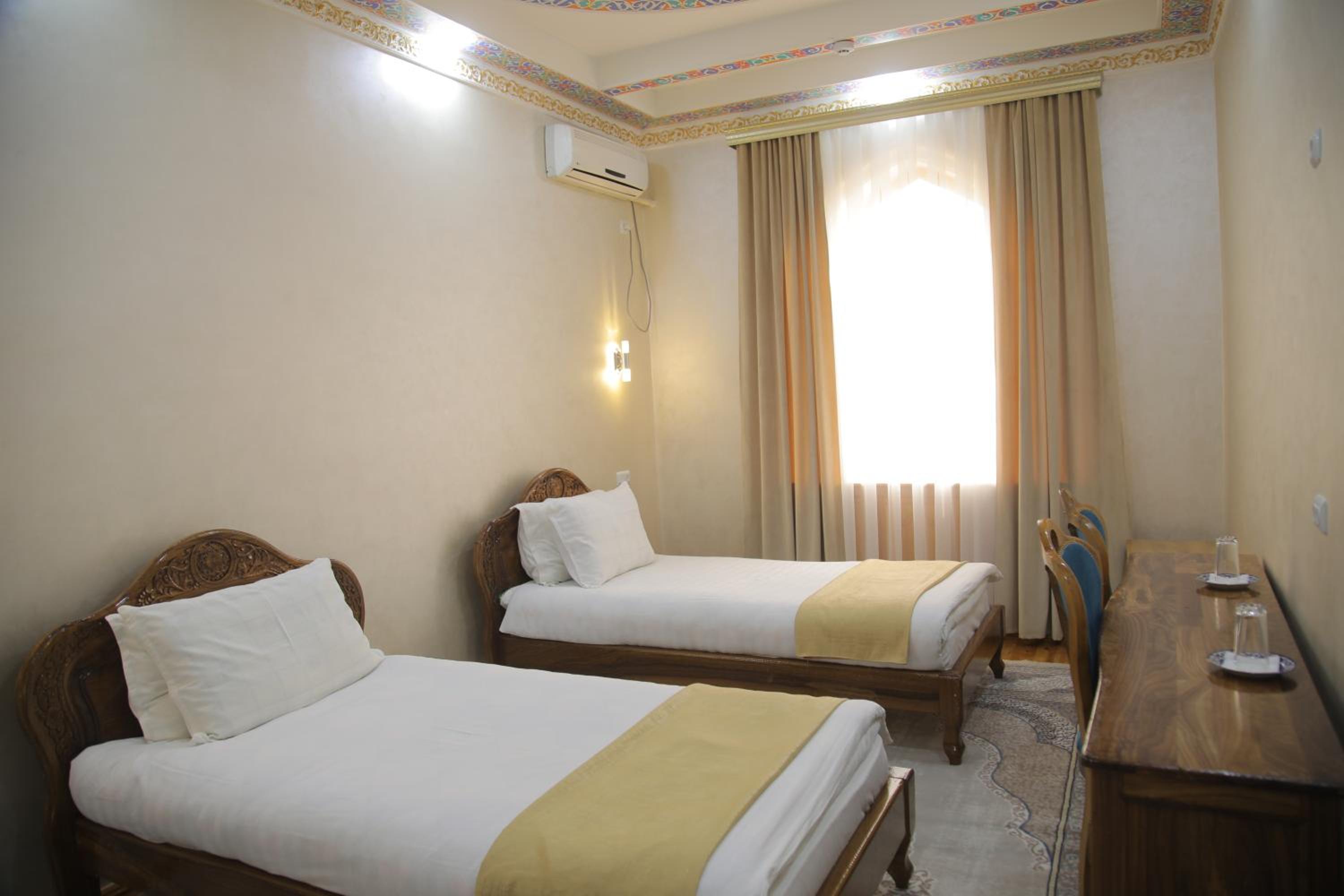 Twin Room with Bath photo 2