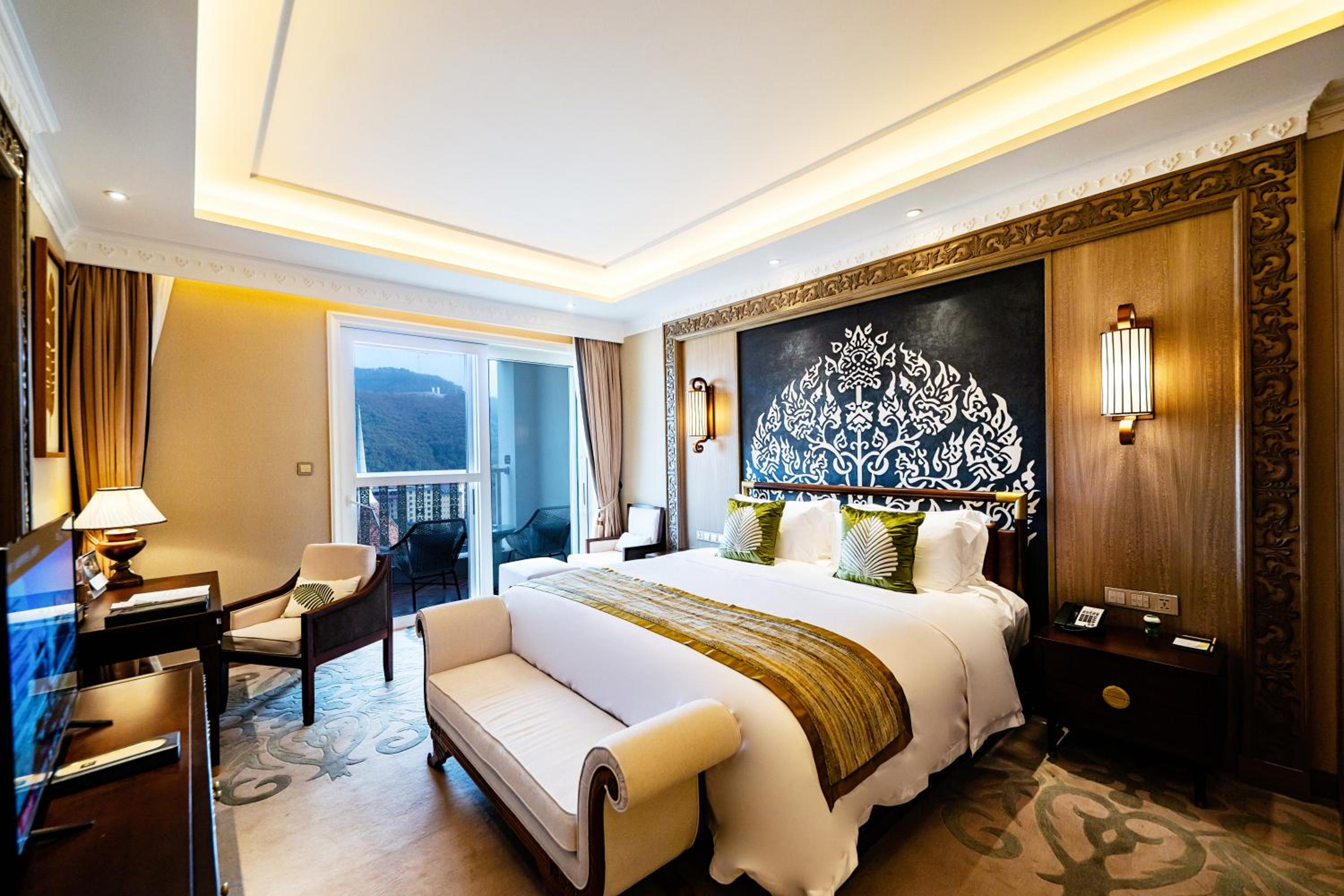 Elegant Mountain View Suite