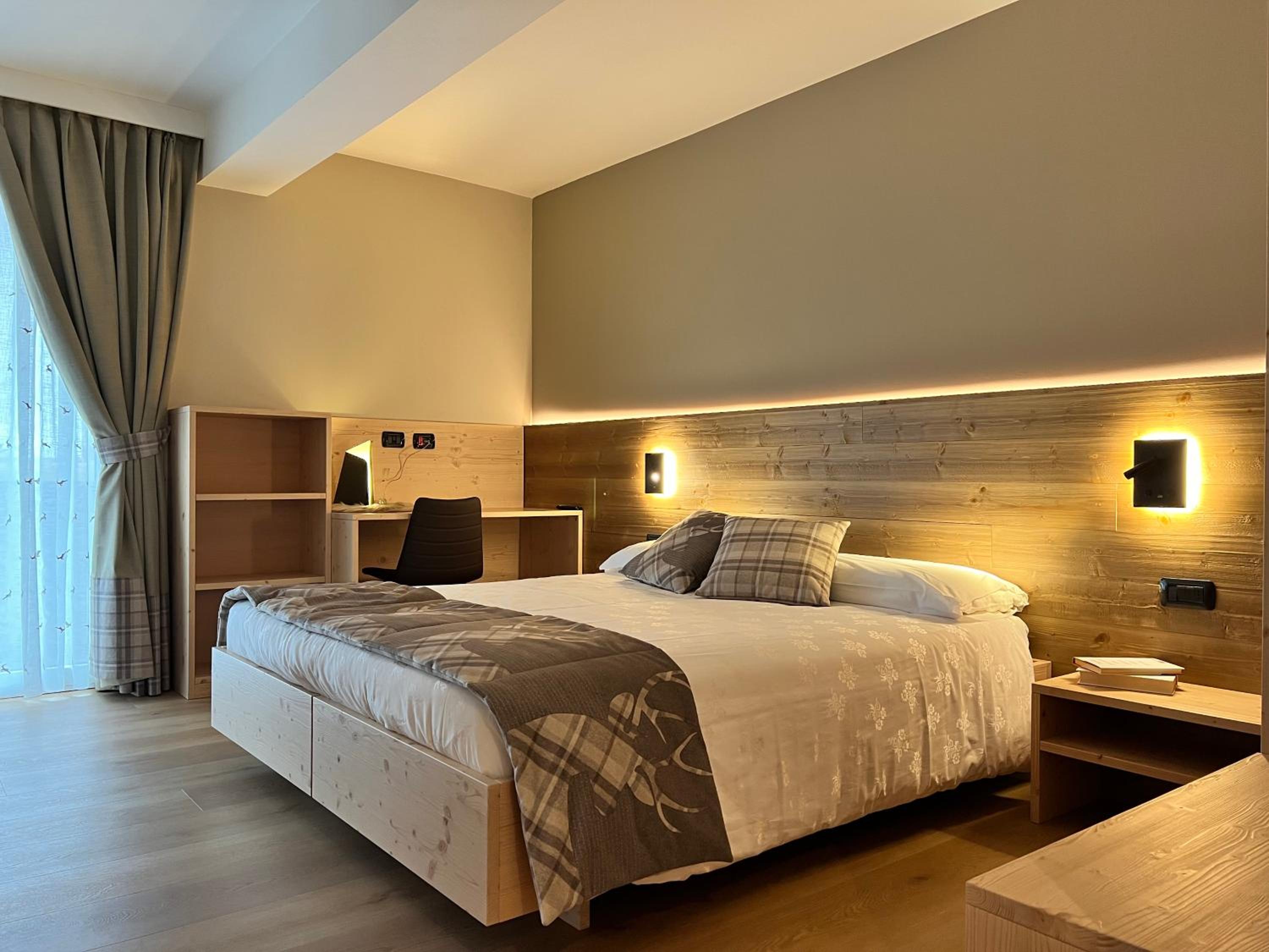 Deluxe Double or Twin Room photo 2