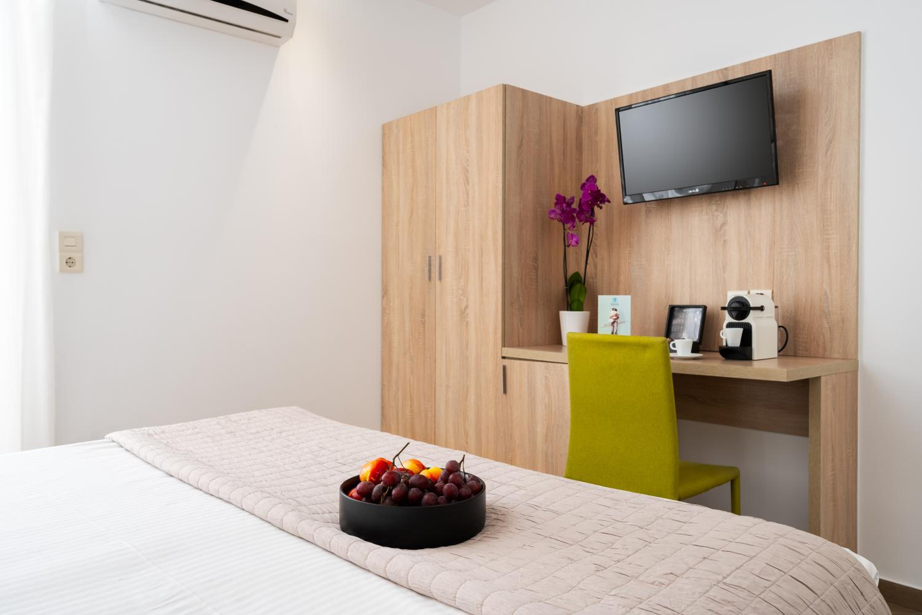 Deluxe Double Room - Photo 12