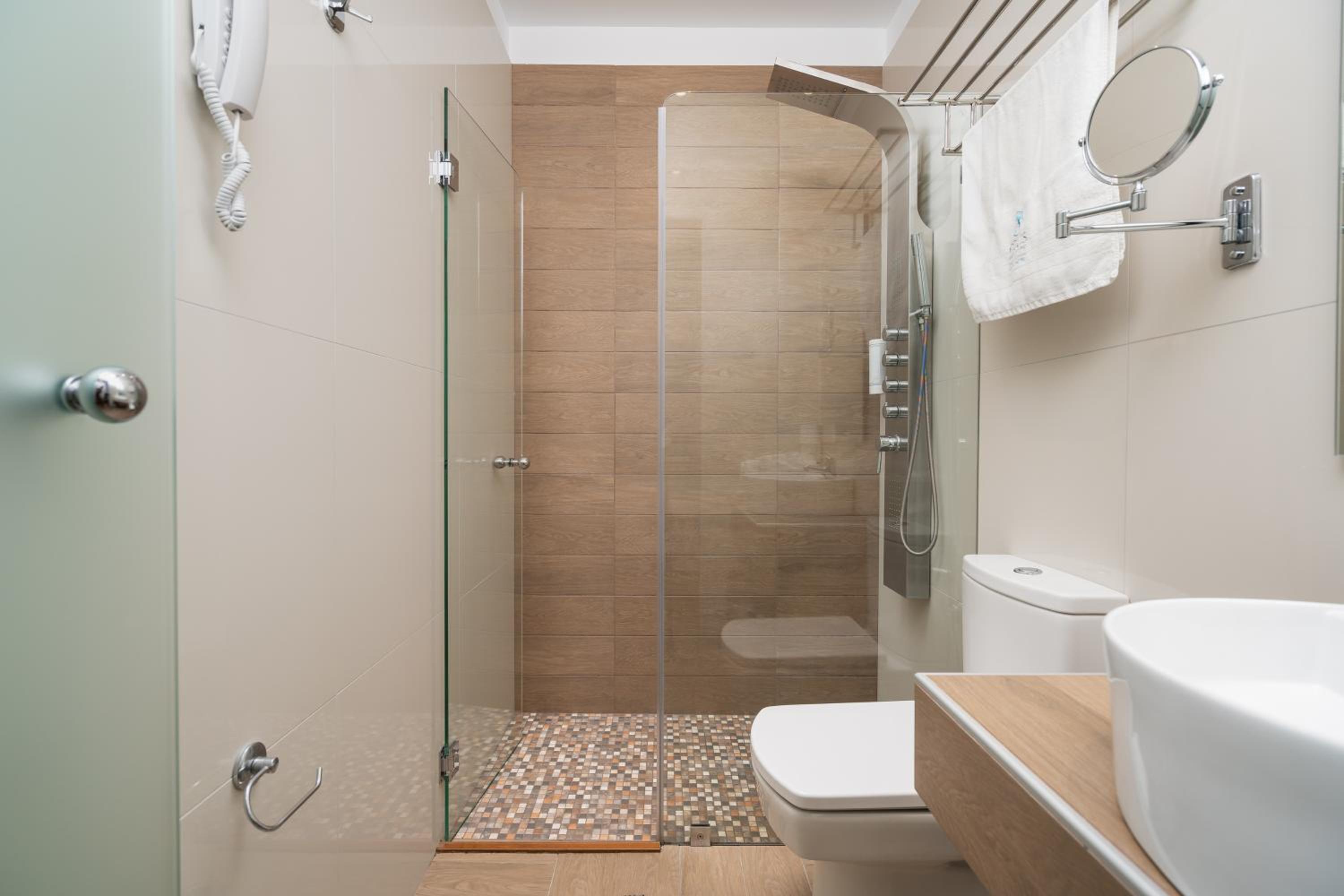 Deluxe Double Room - Photo 19
