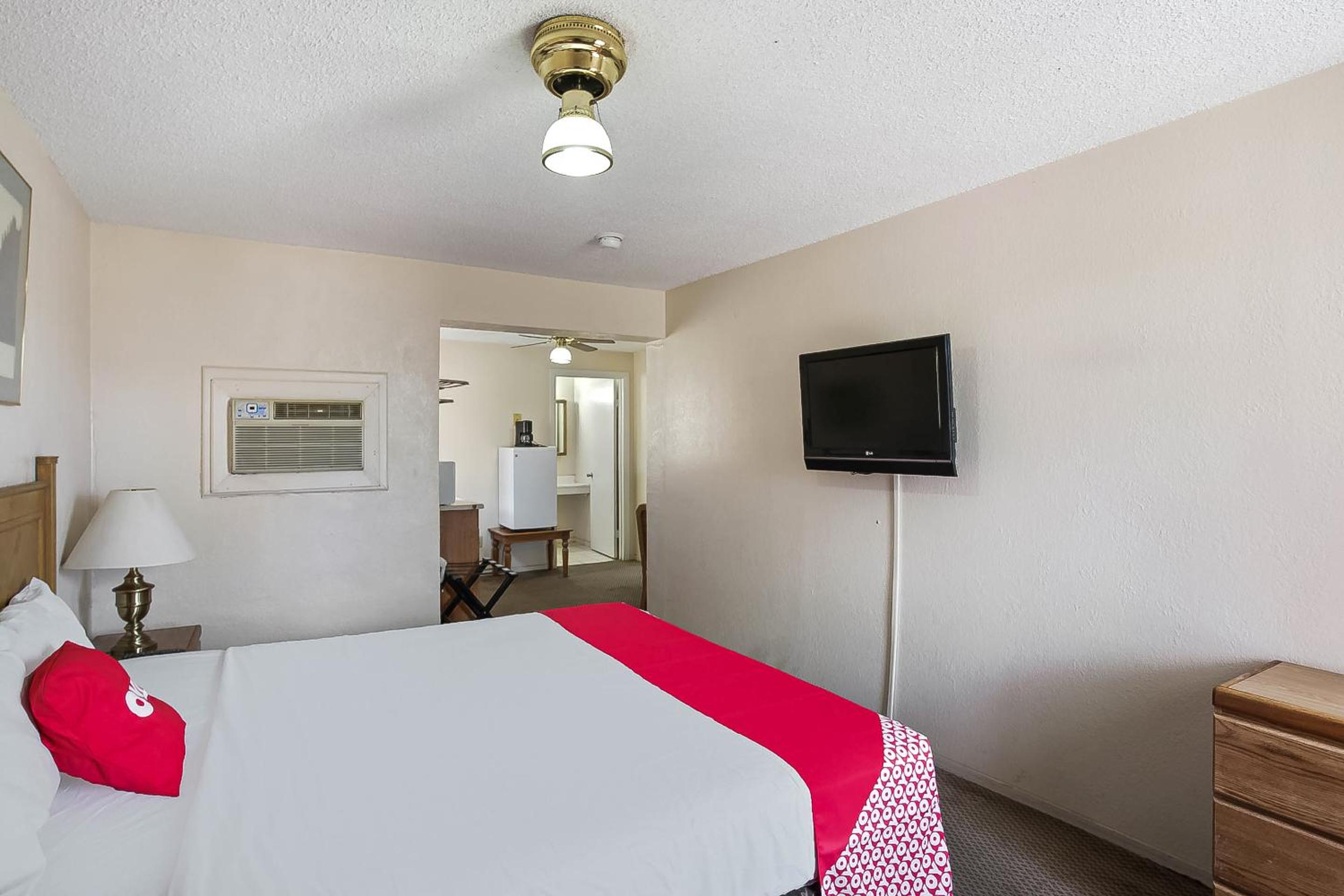 Premium King Bed Smoking photo 3
