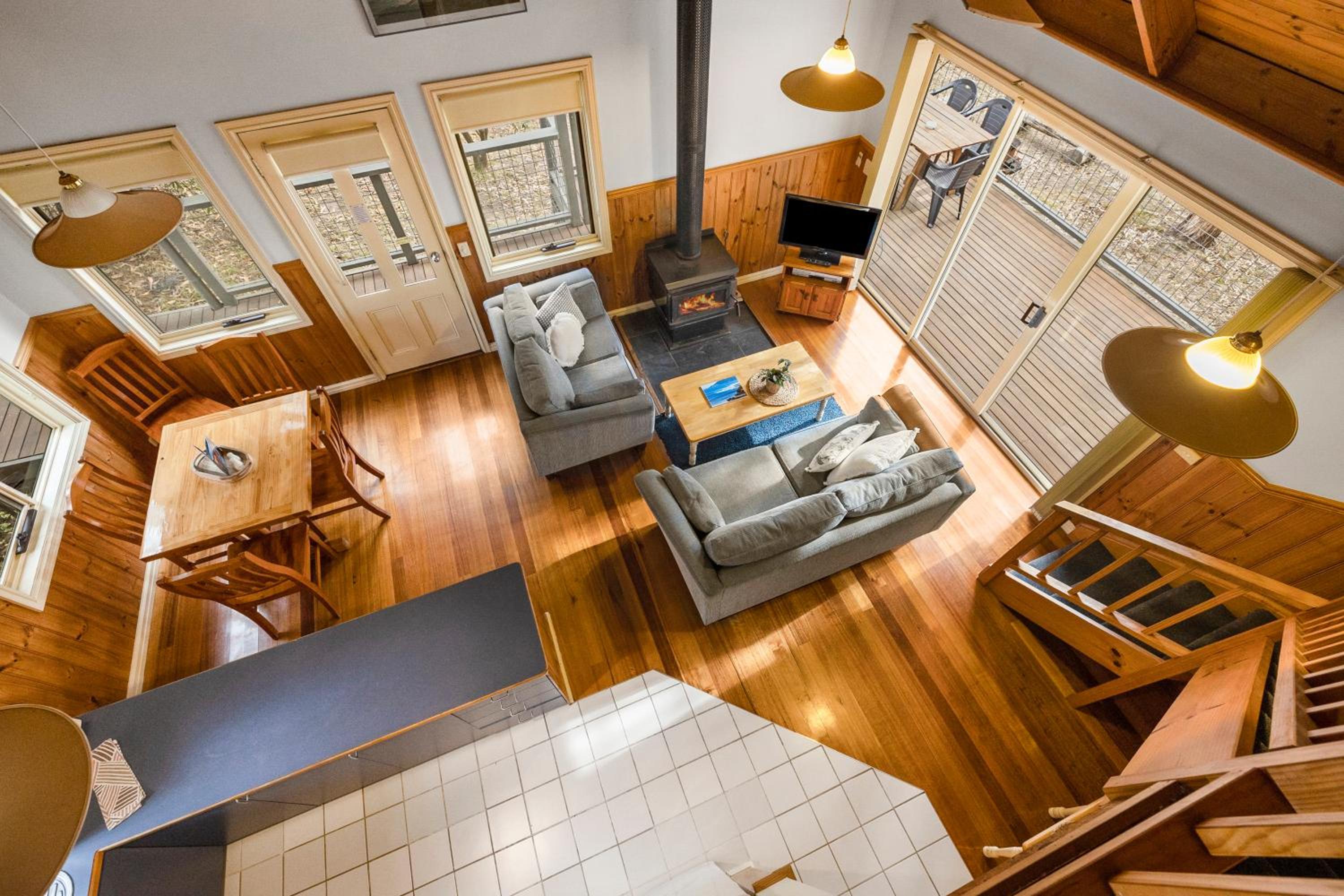 Sunset Two-Bedroom Cottage with Spa Bath