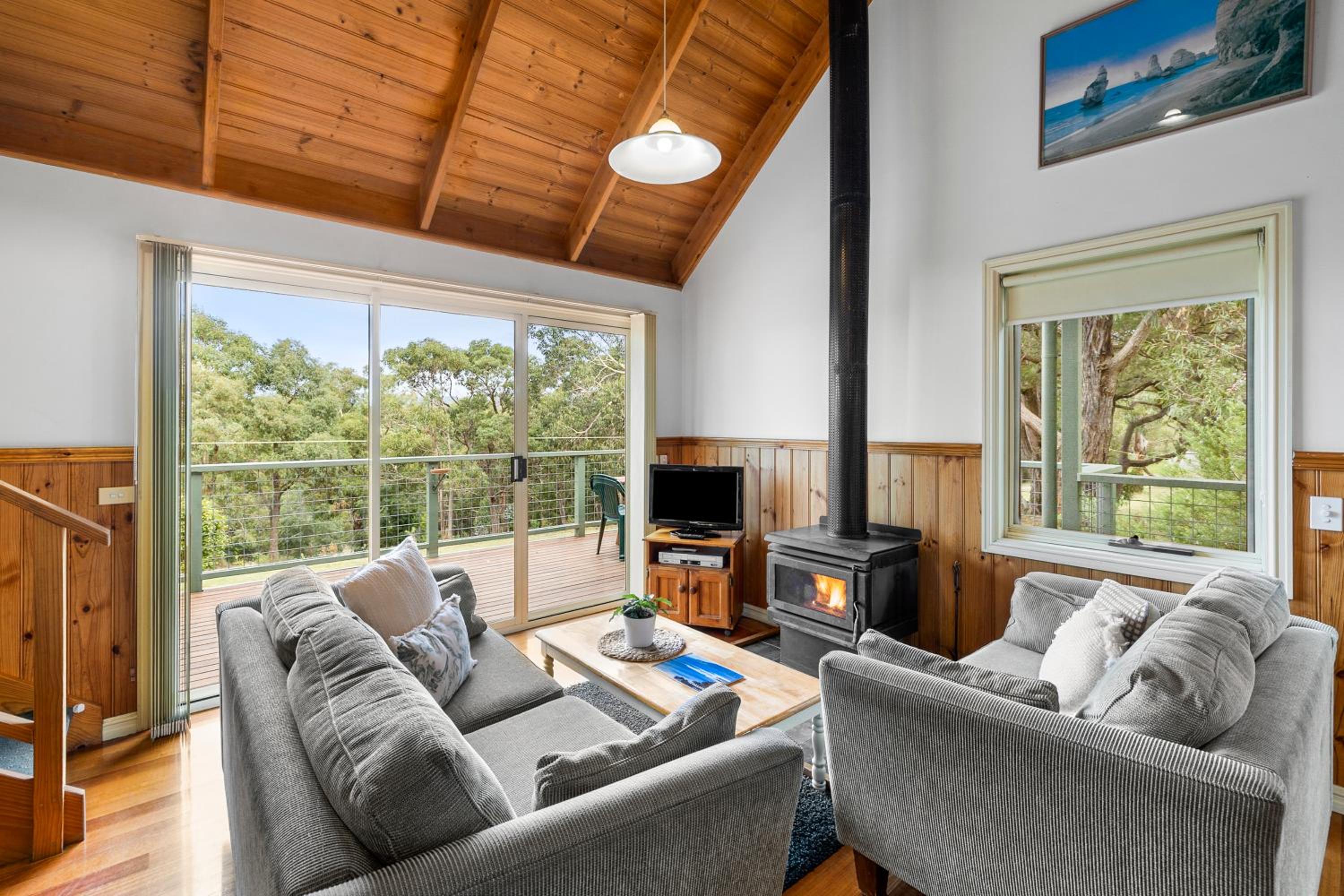 Sunset Two-Bedroom Cottage with Spa Bath photo 3