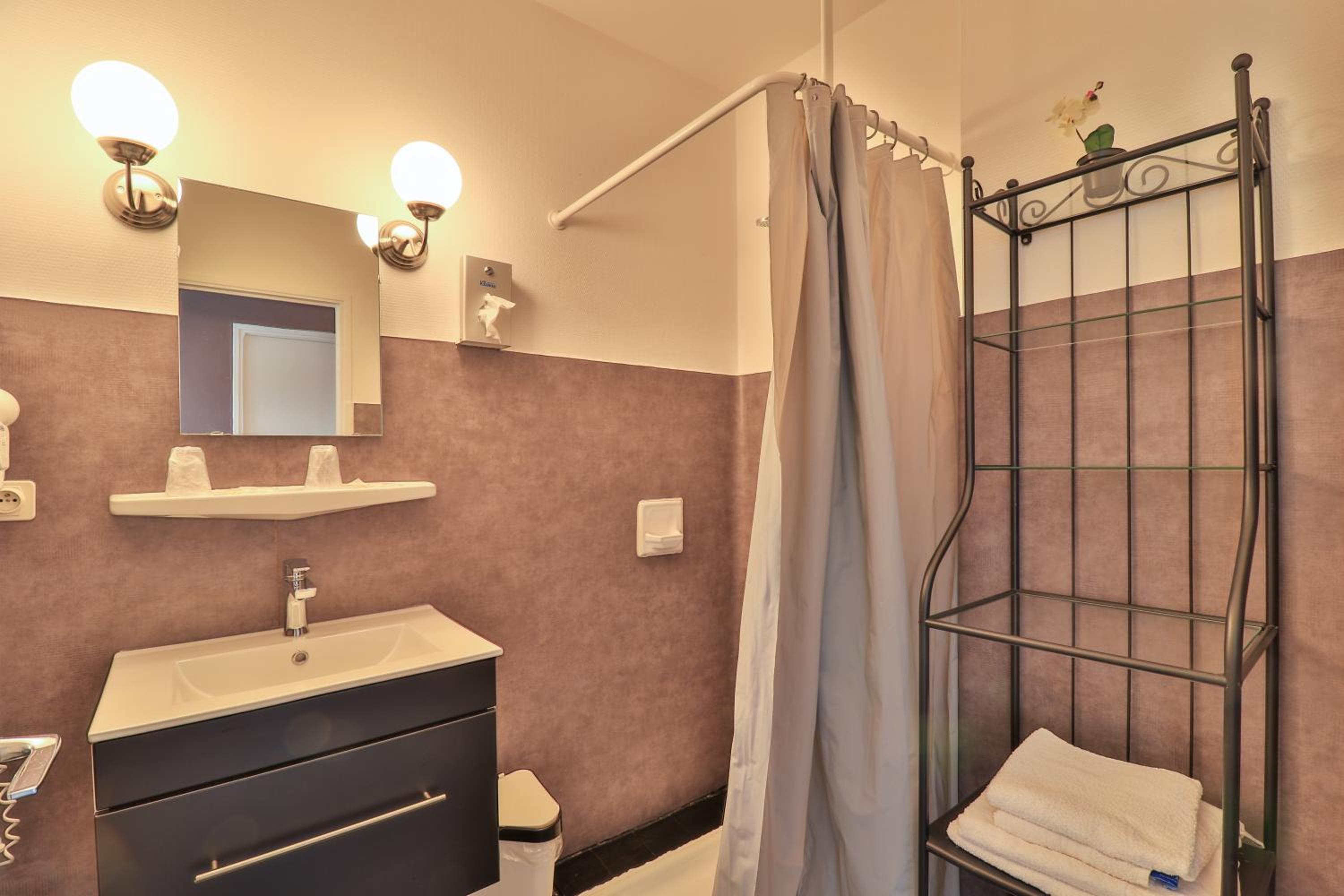 Standard Double Room - Photo 4