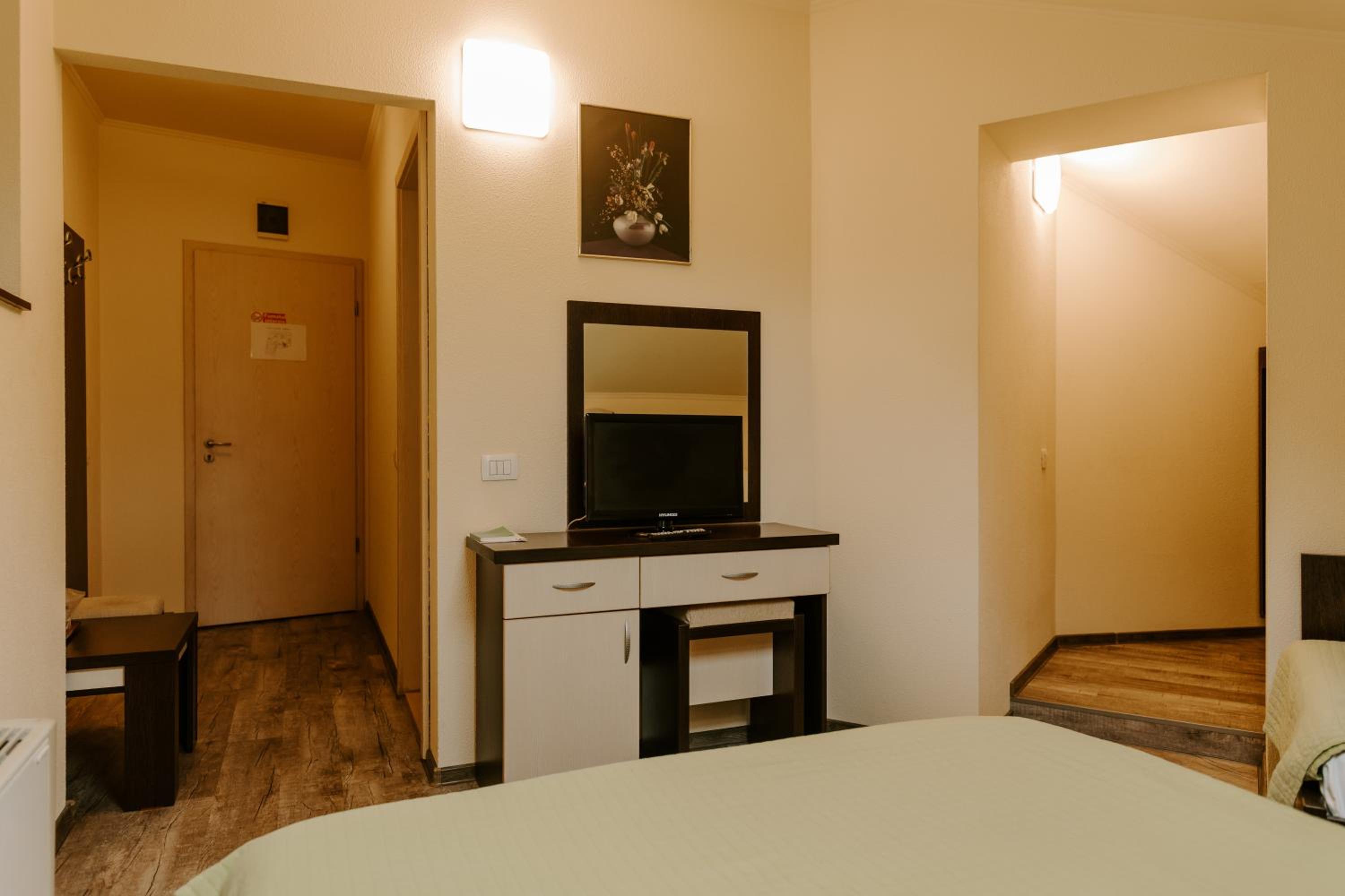 Double Or Twin Room photo 2