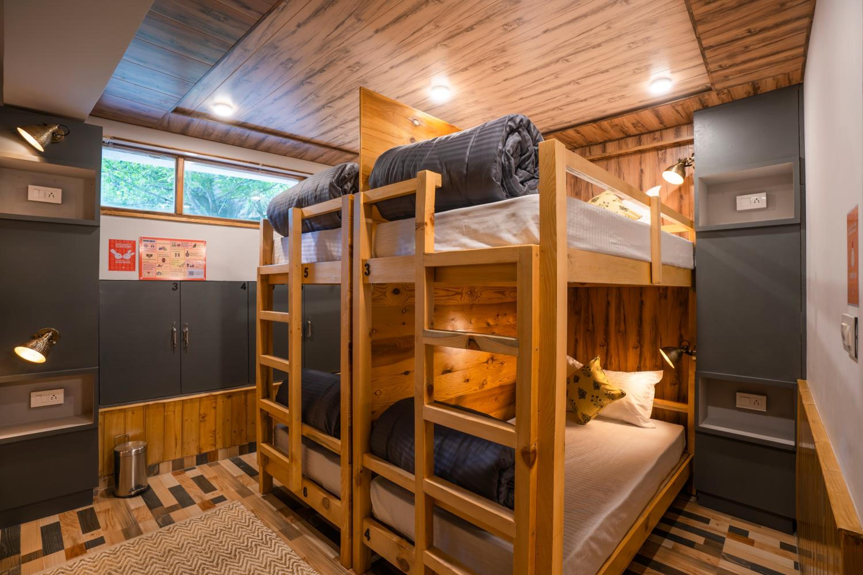 Bed in 6-Bed Female Dormitory Room photo 3