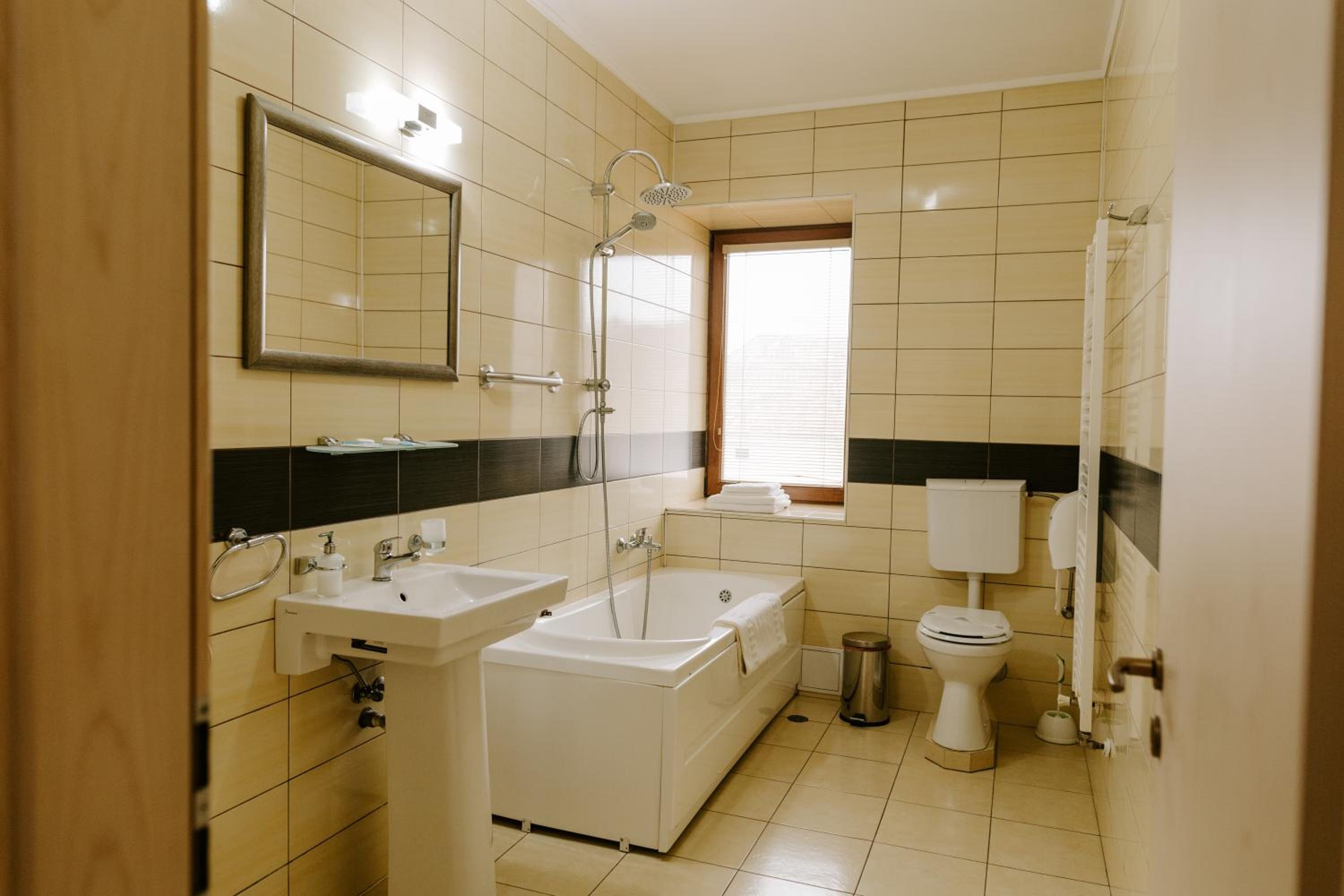 Budget Twin Room photo 3