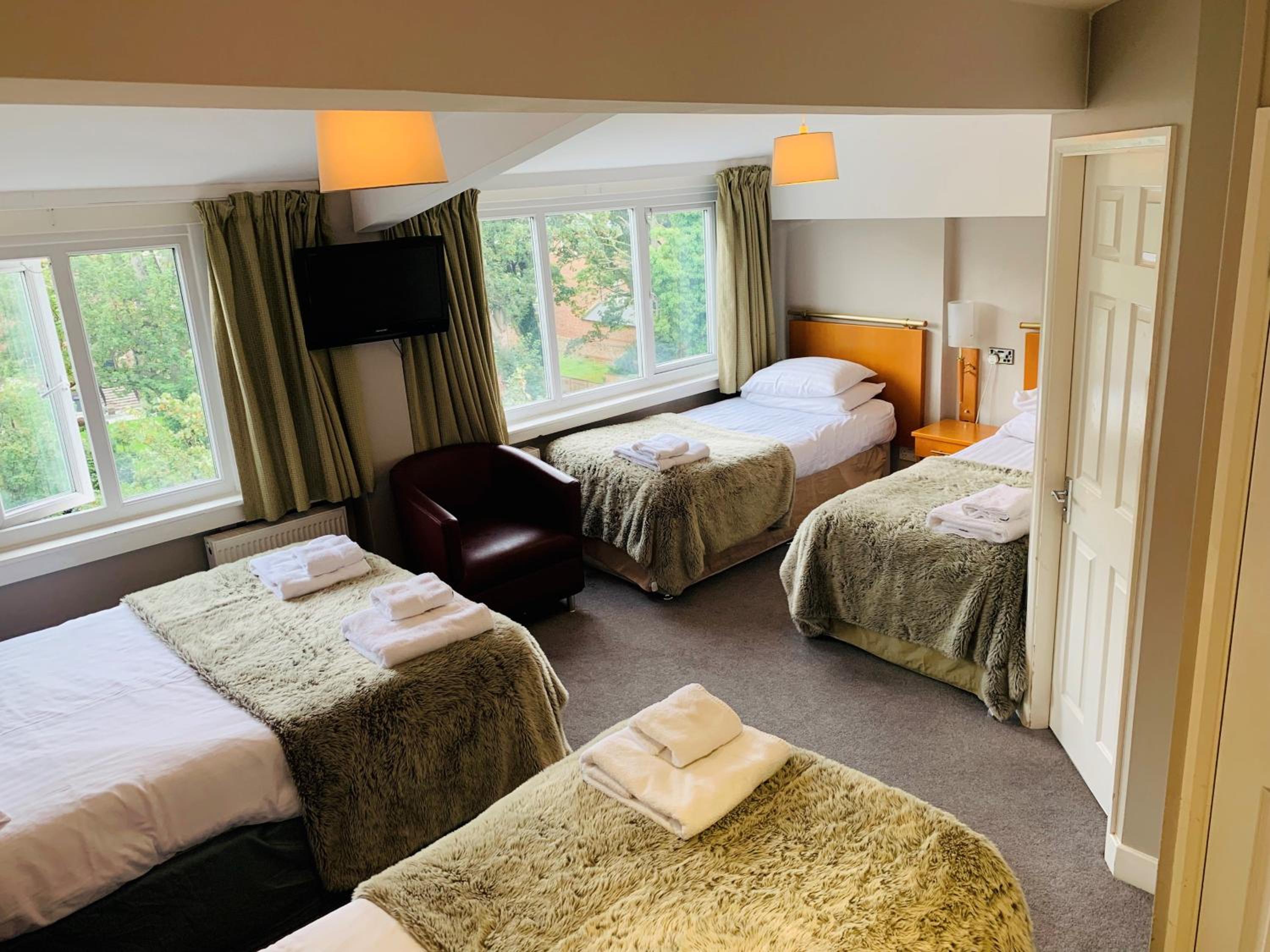 Quadruple Room - Photo 1