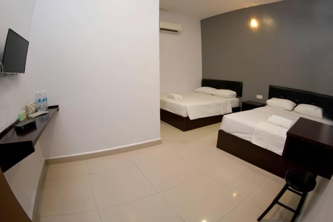 Deluxe Family Room - Photo 2