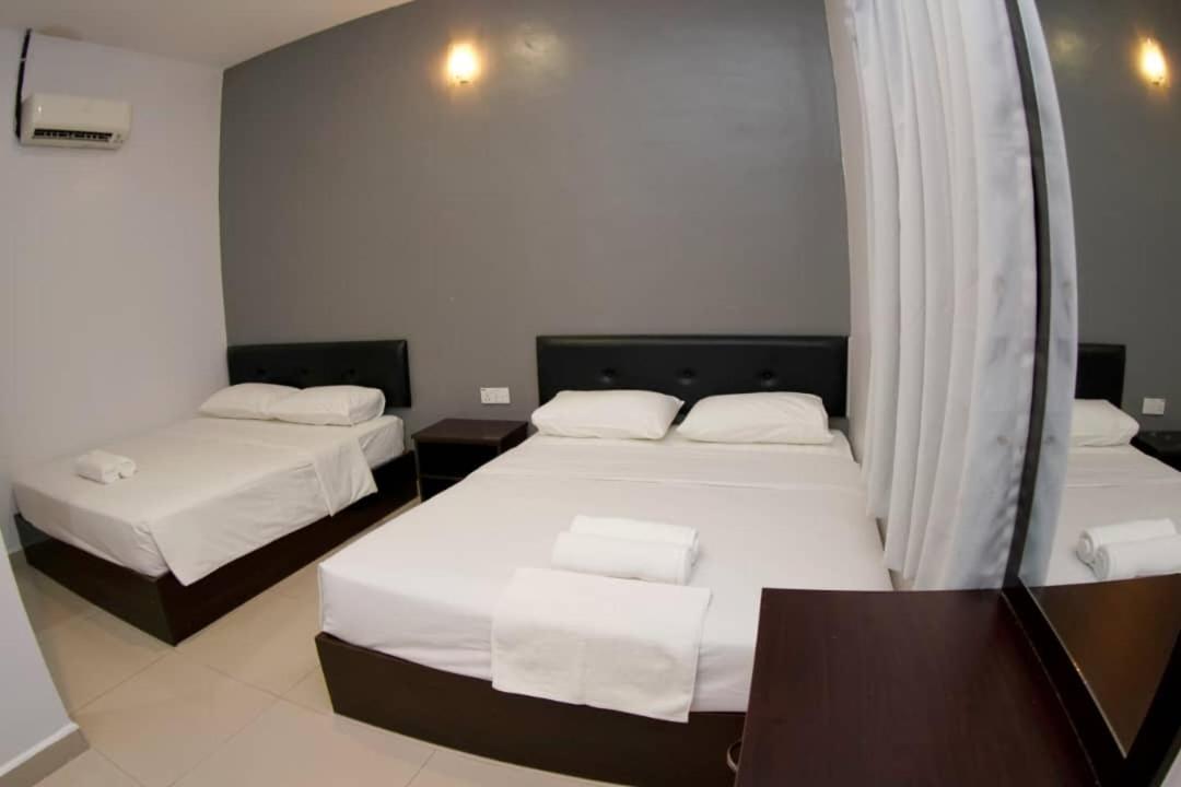 Deluxe Family Room - Photo 1