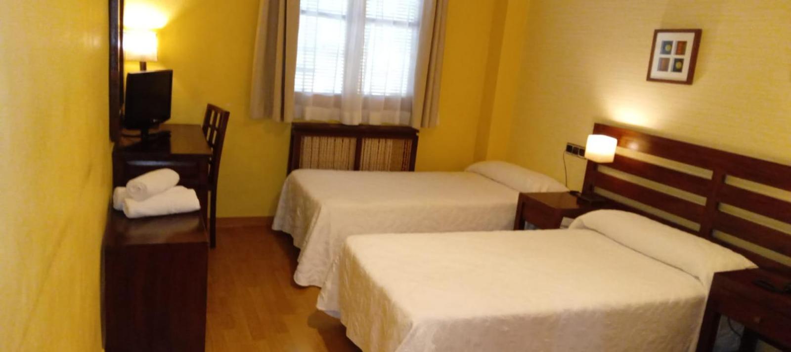 Standard Twin Room photo 3