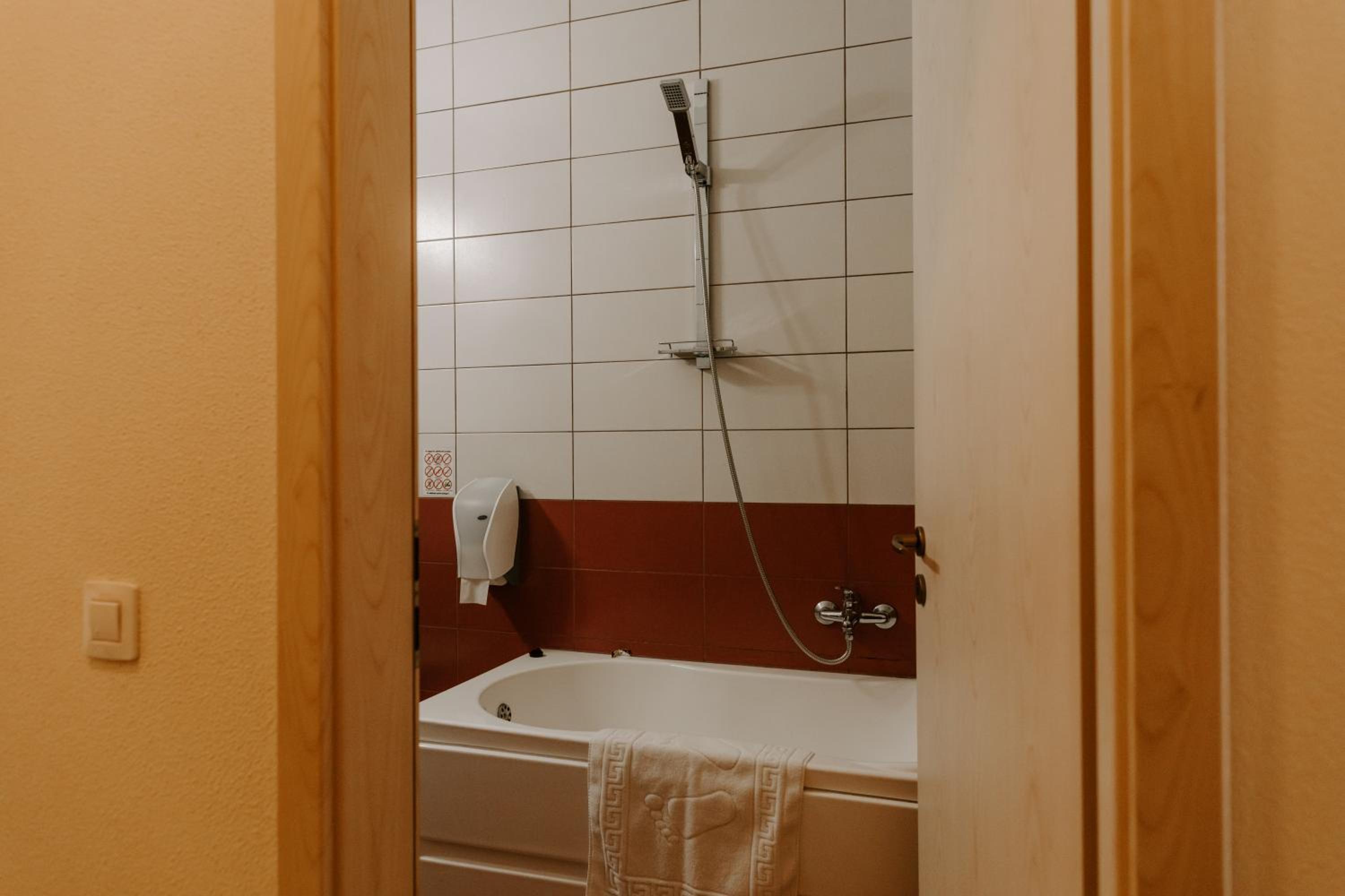 Small Single Room photo 3