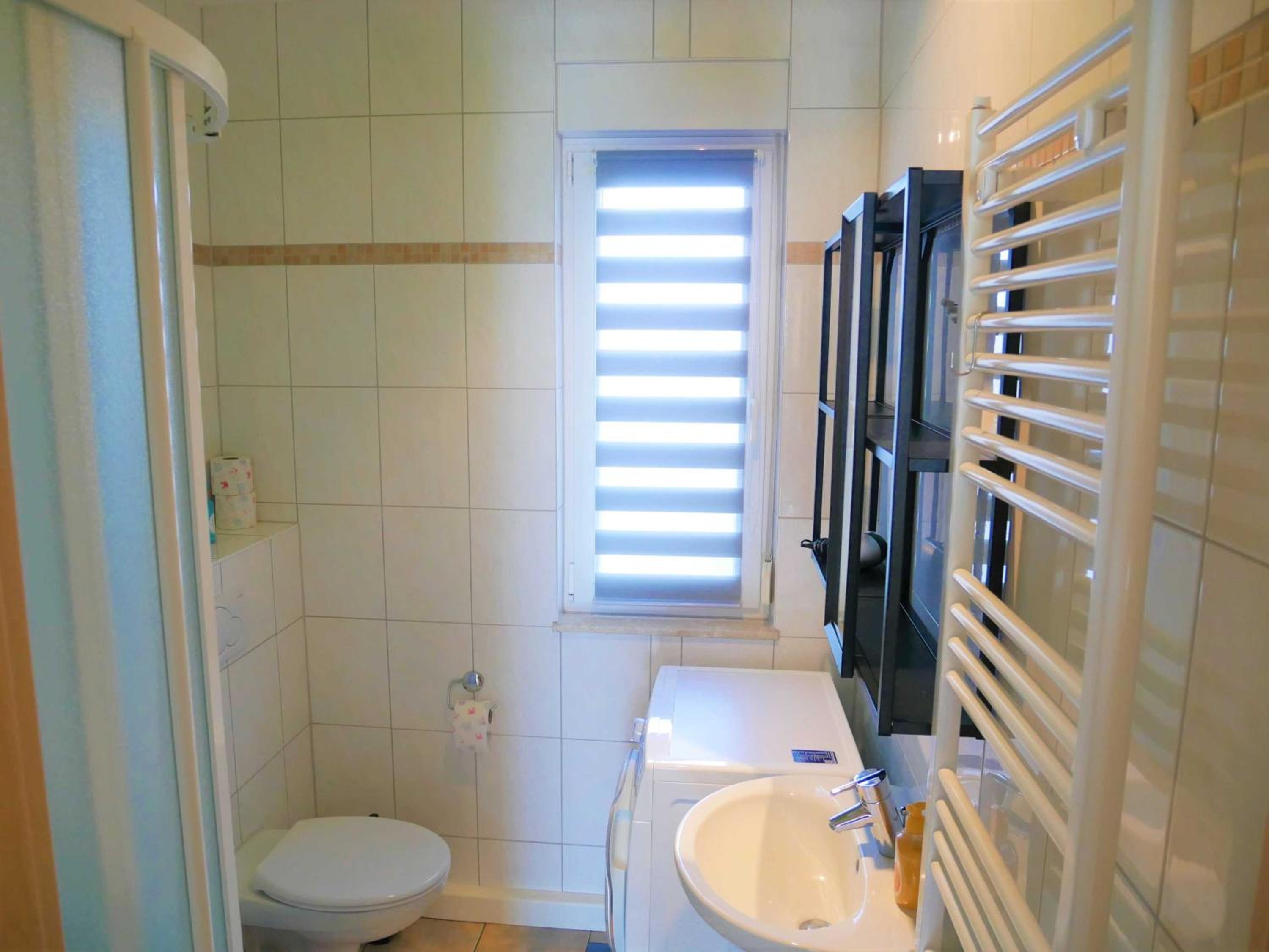 Two-Bedroom Apartment with Shower photo 2