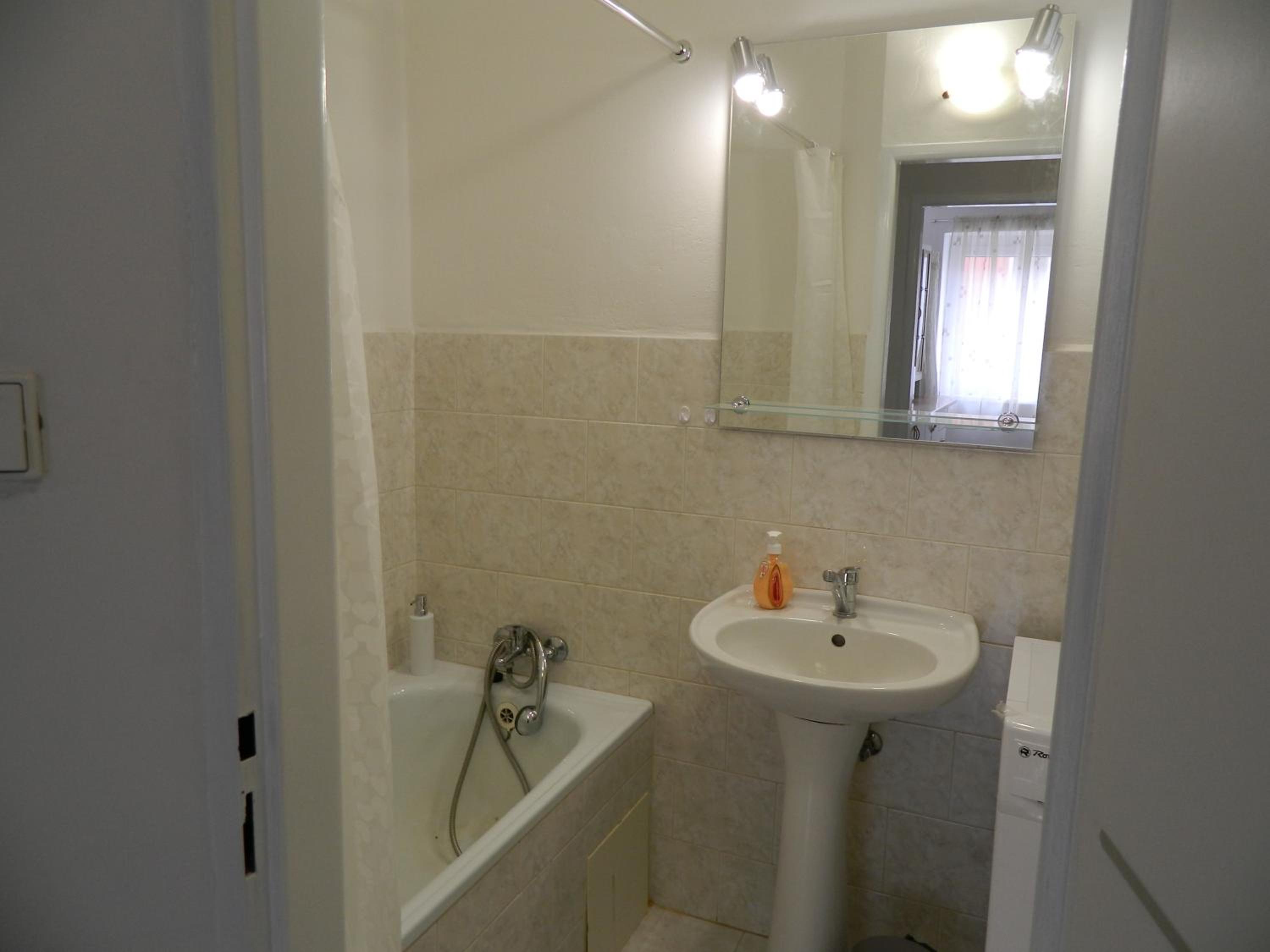 One-Bedroom Apartment - Photo 14