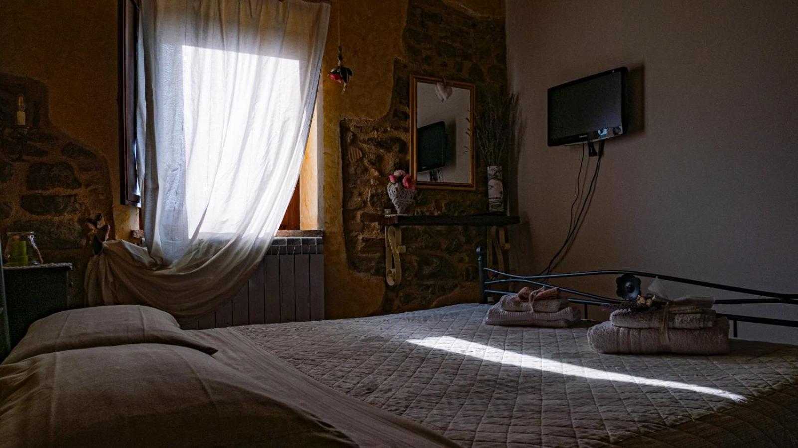 Two-Bedroom Apartment - Photo 9