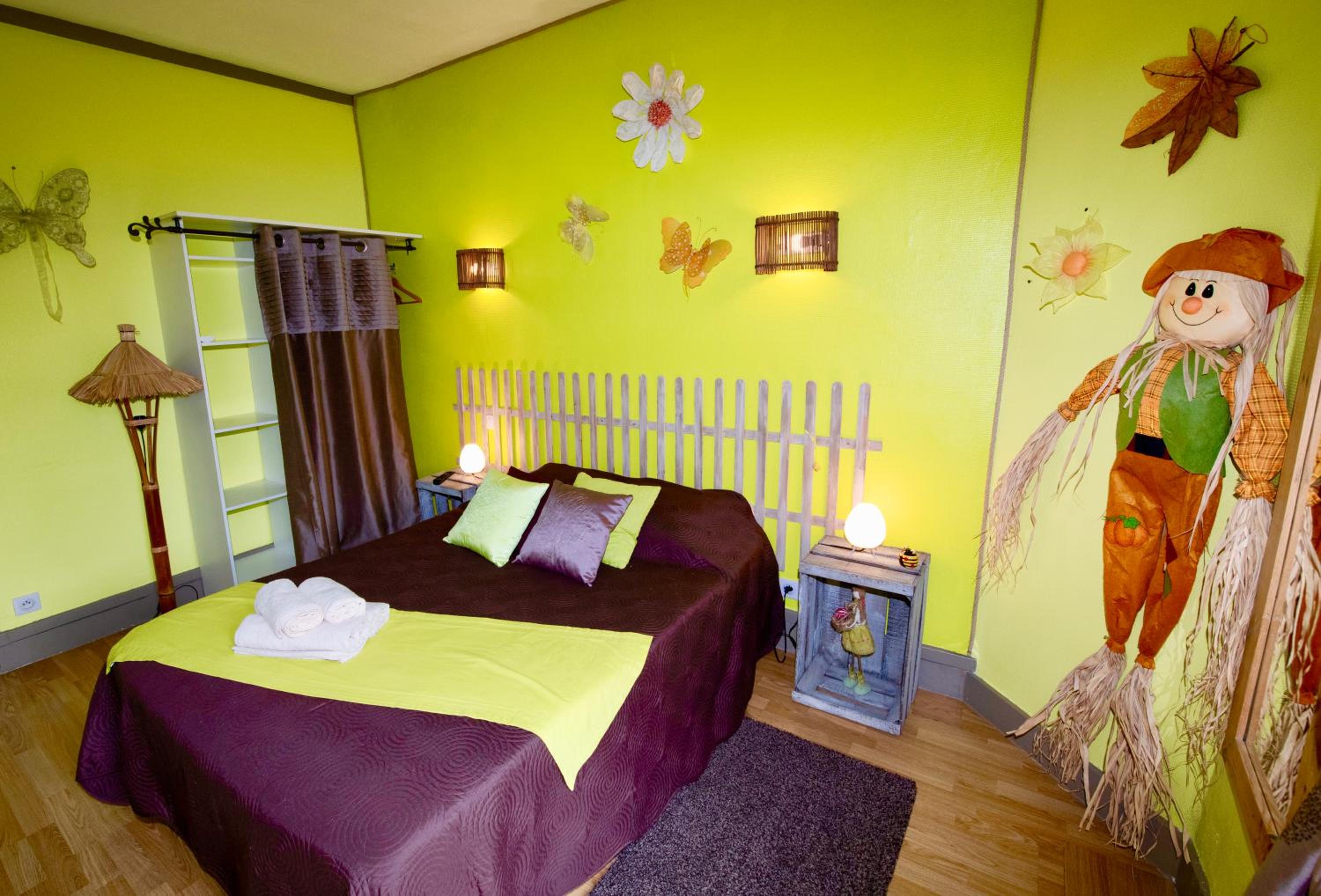Double Room with Balcony - Photo 8