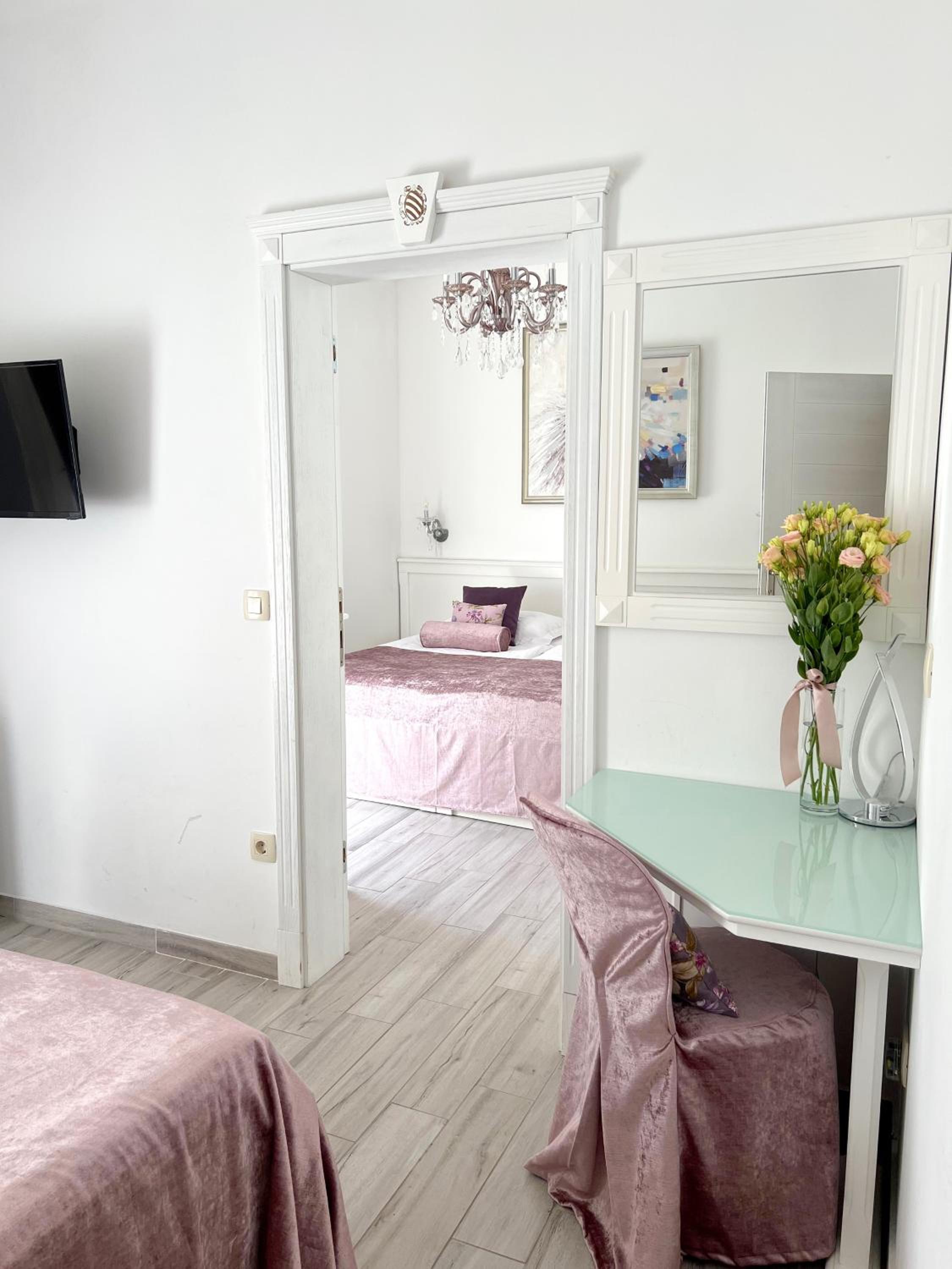 Comfort Family Room photo 3