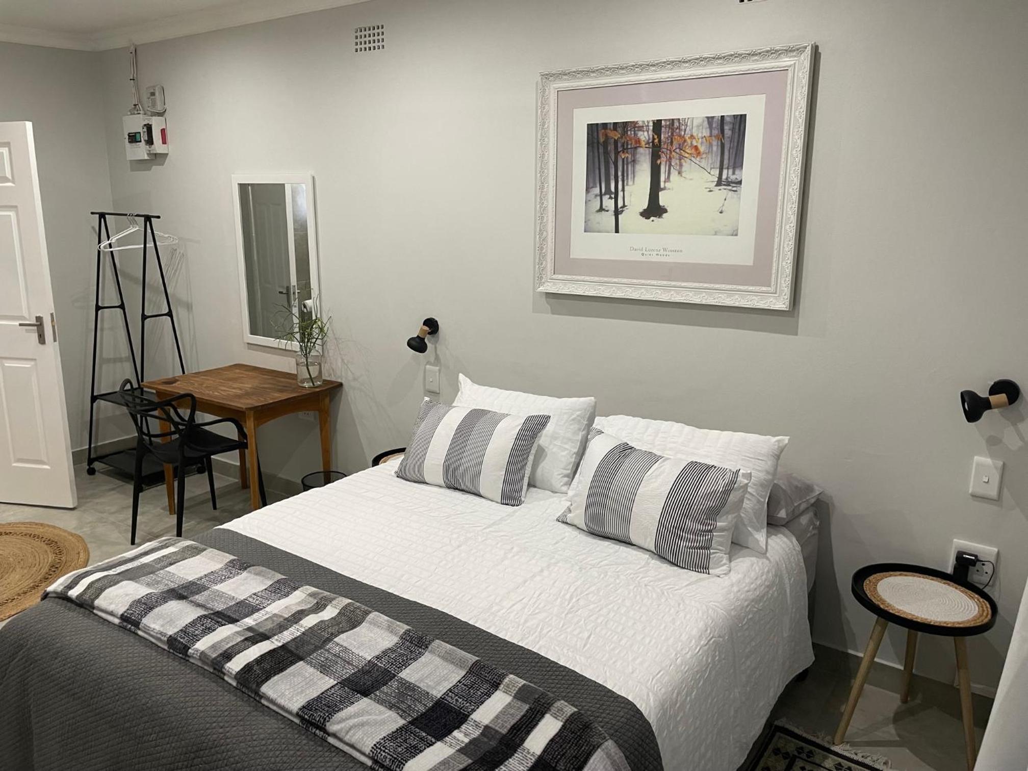 One-Bedroom Apartment photo 3