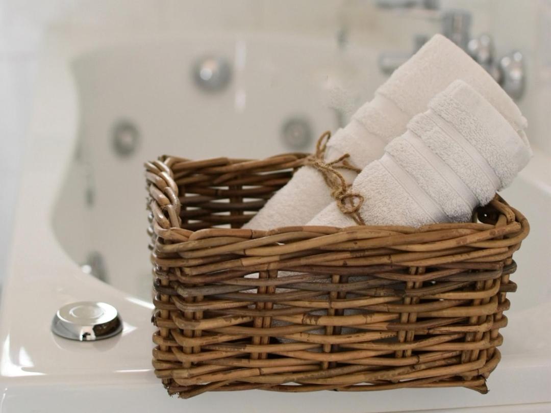 Double Room with Spa Bath - Photo 10