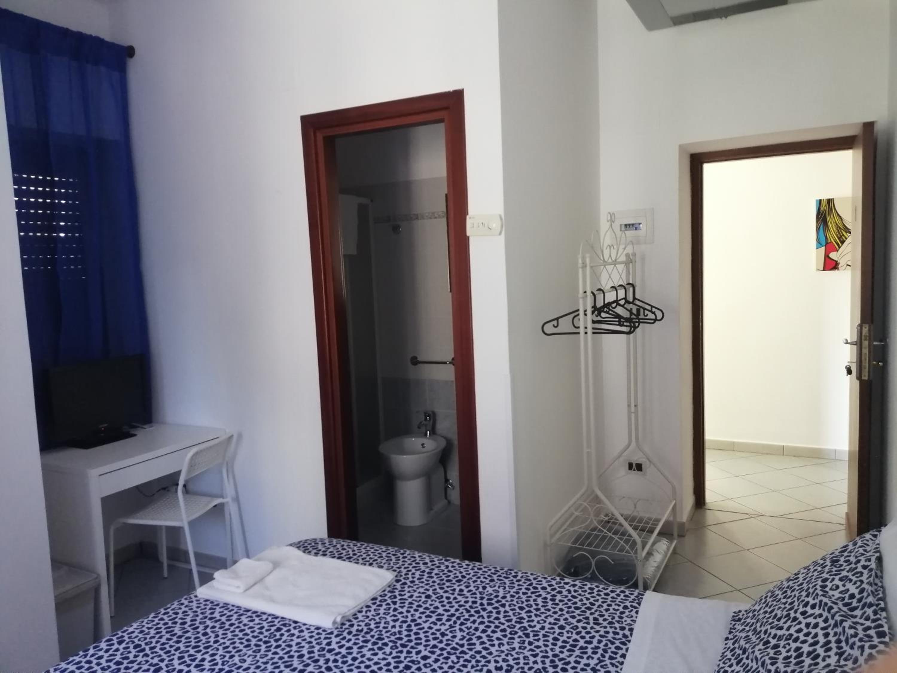 Economy Double Room photo 2
