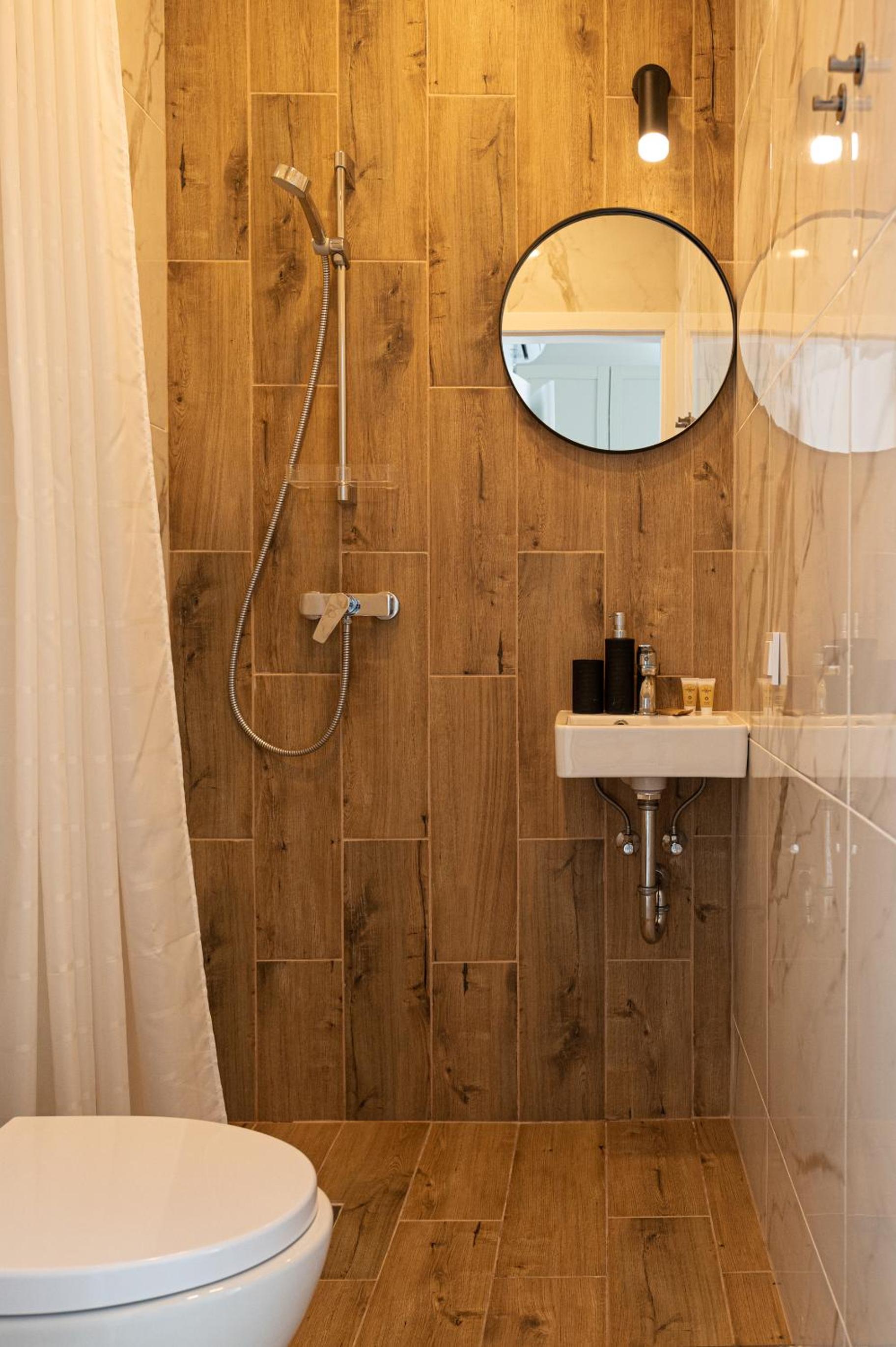 Double Room - Photo 7