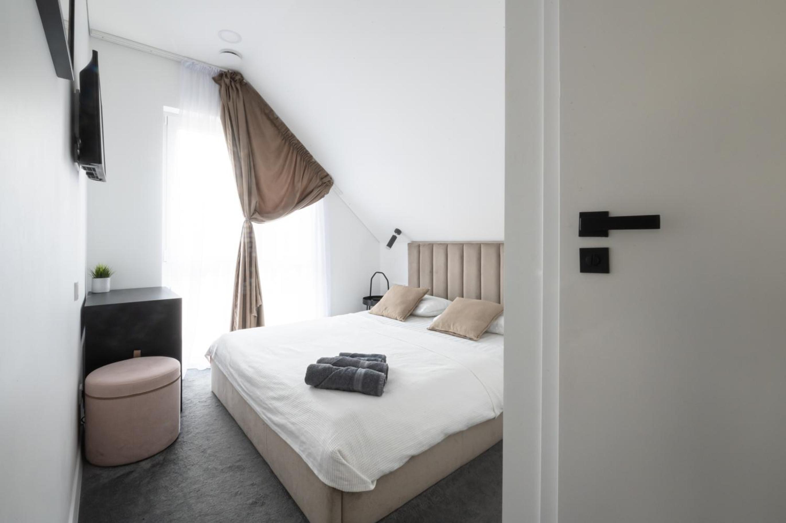Double Room - Photo 4