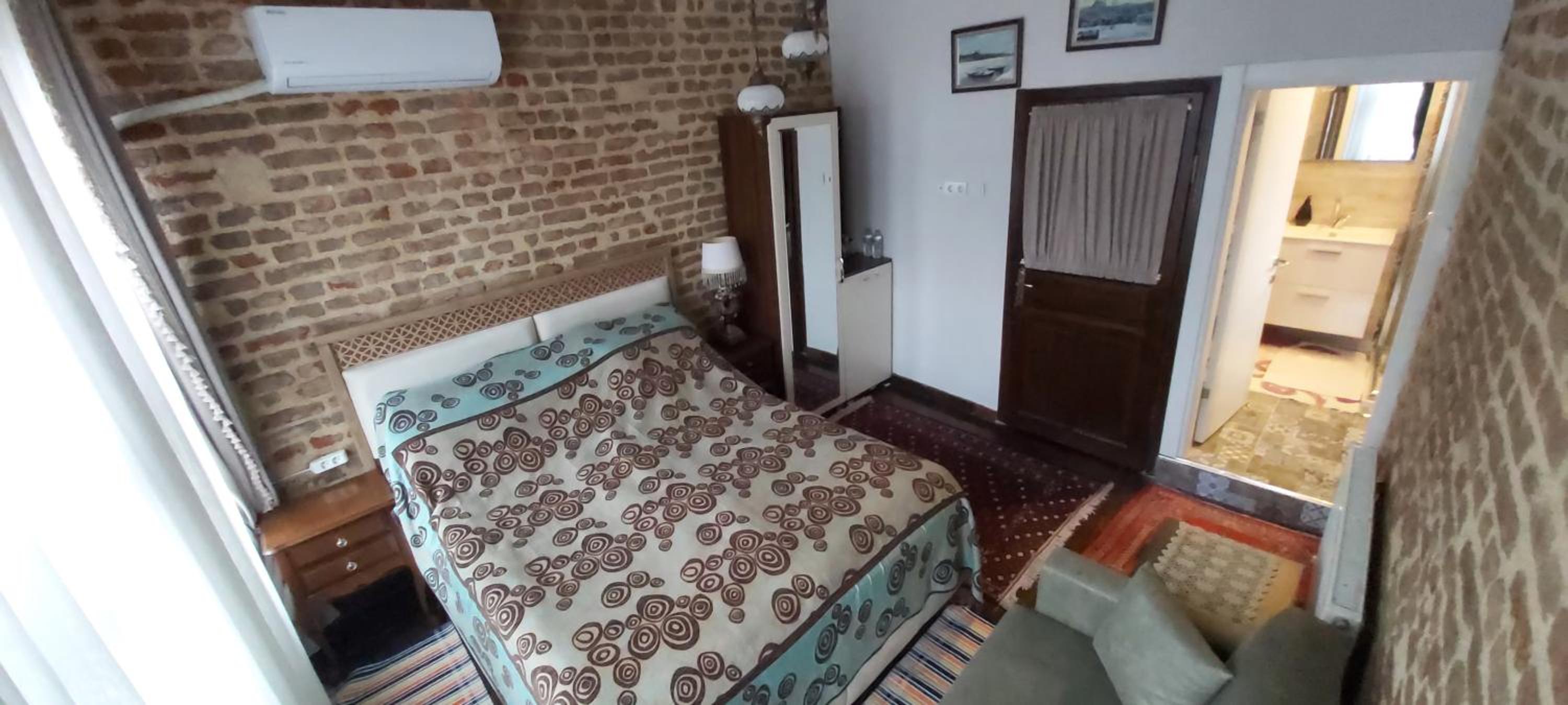 Large Double Room photo 1
