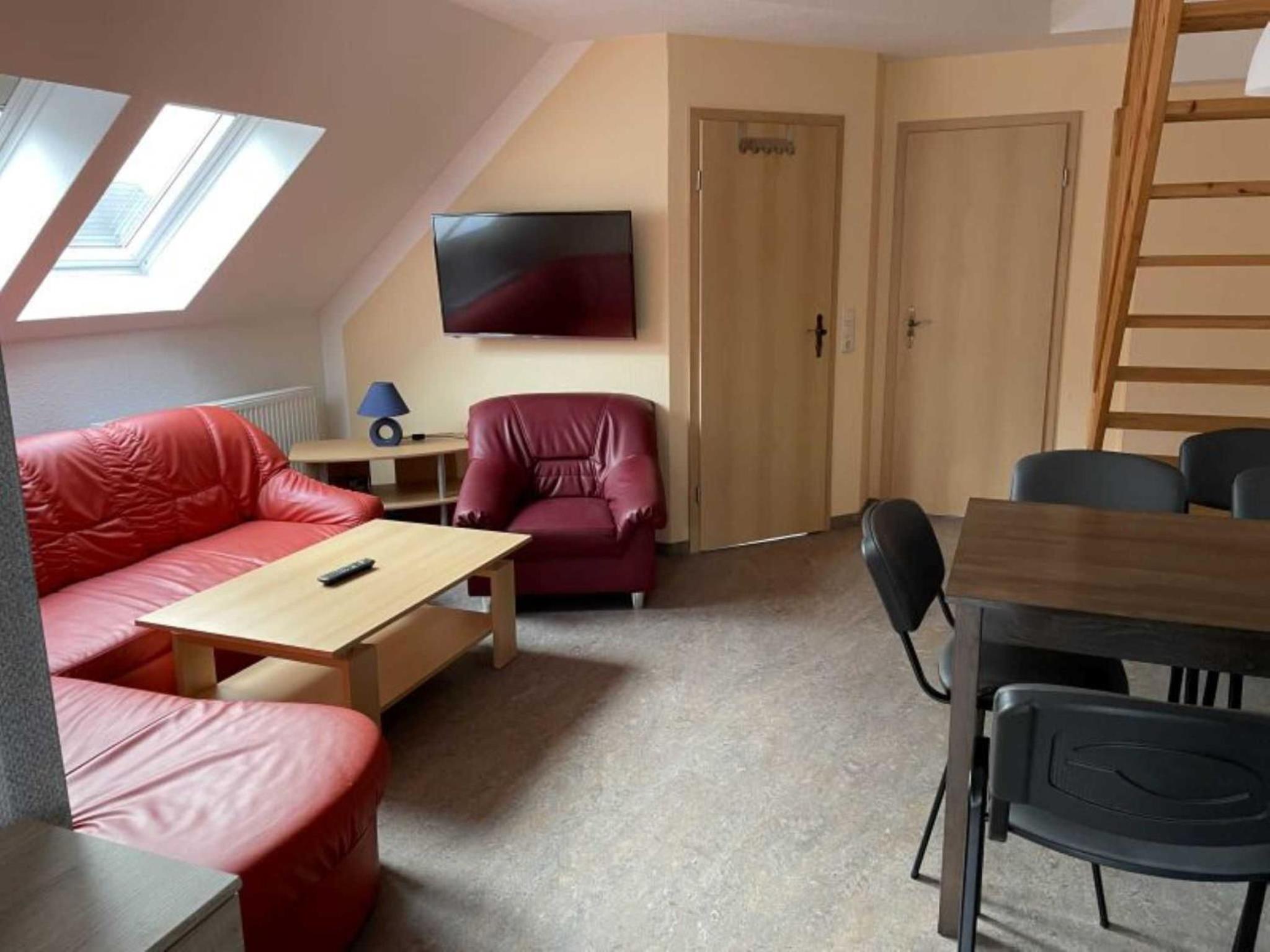 Three-Bedroom Apartment with Shower photo 1
