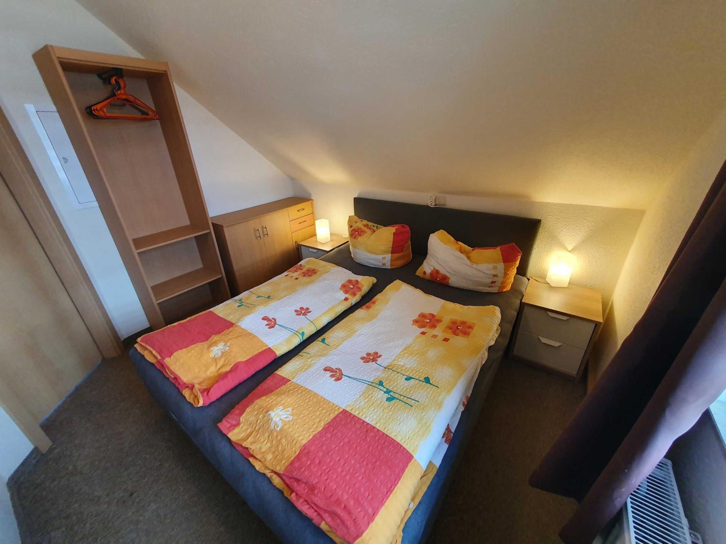 Three-Bedroom Apartment with Shower photo 2