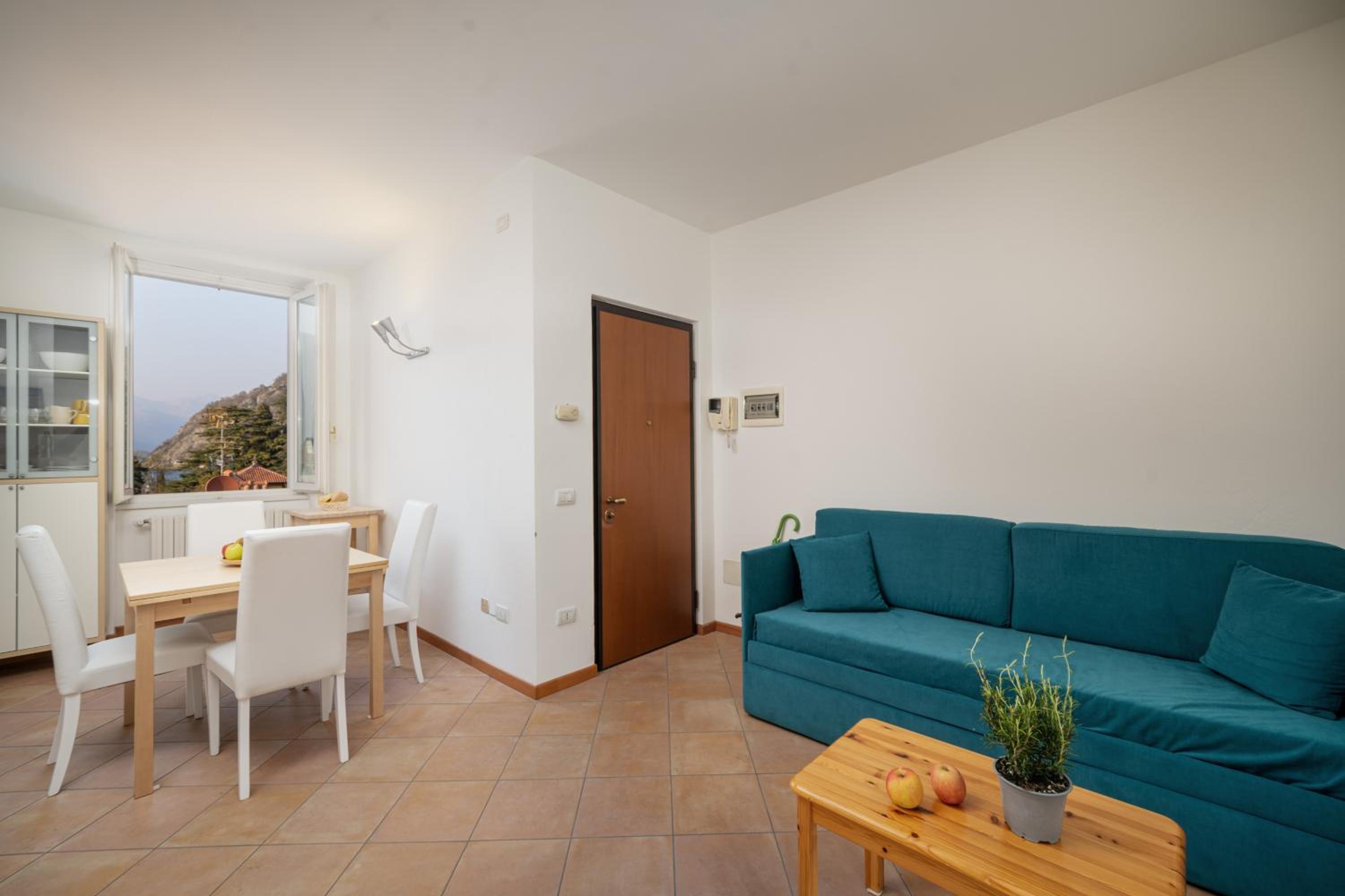 One-Bedroom Apartment photo 1
