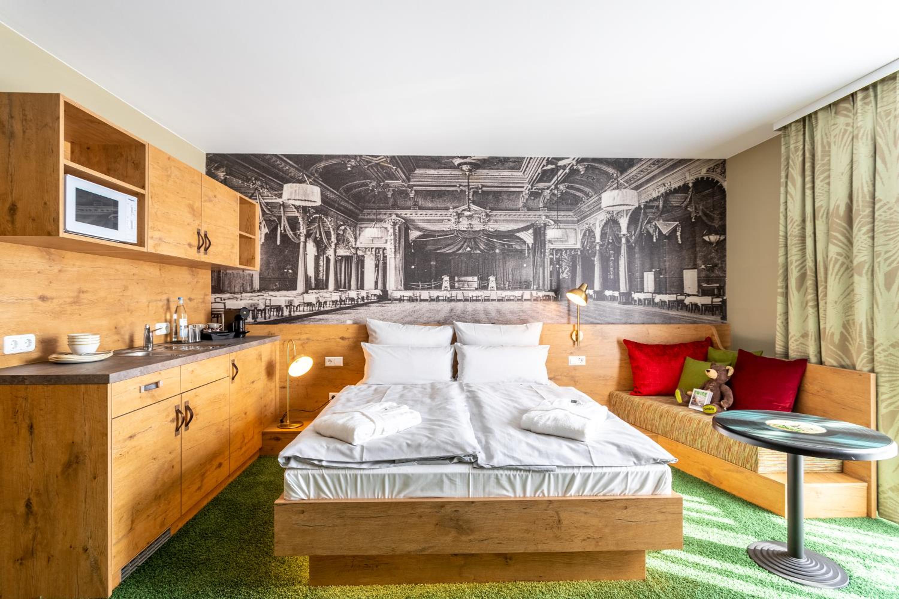 Doppelzimmer „TASTY“ mit Küchenzeile - Photo 1