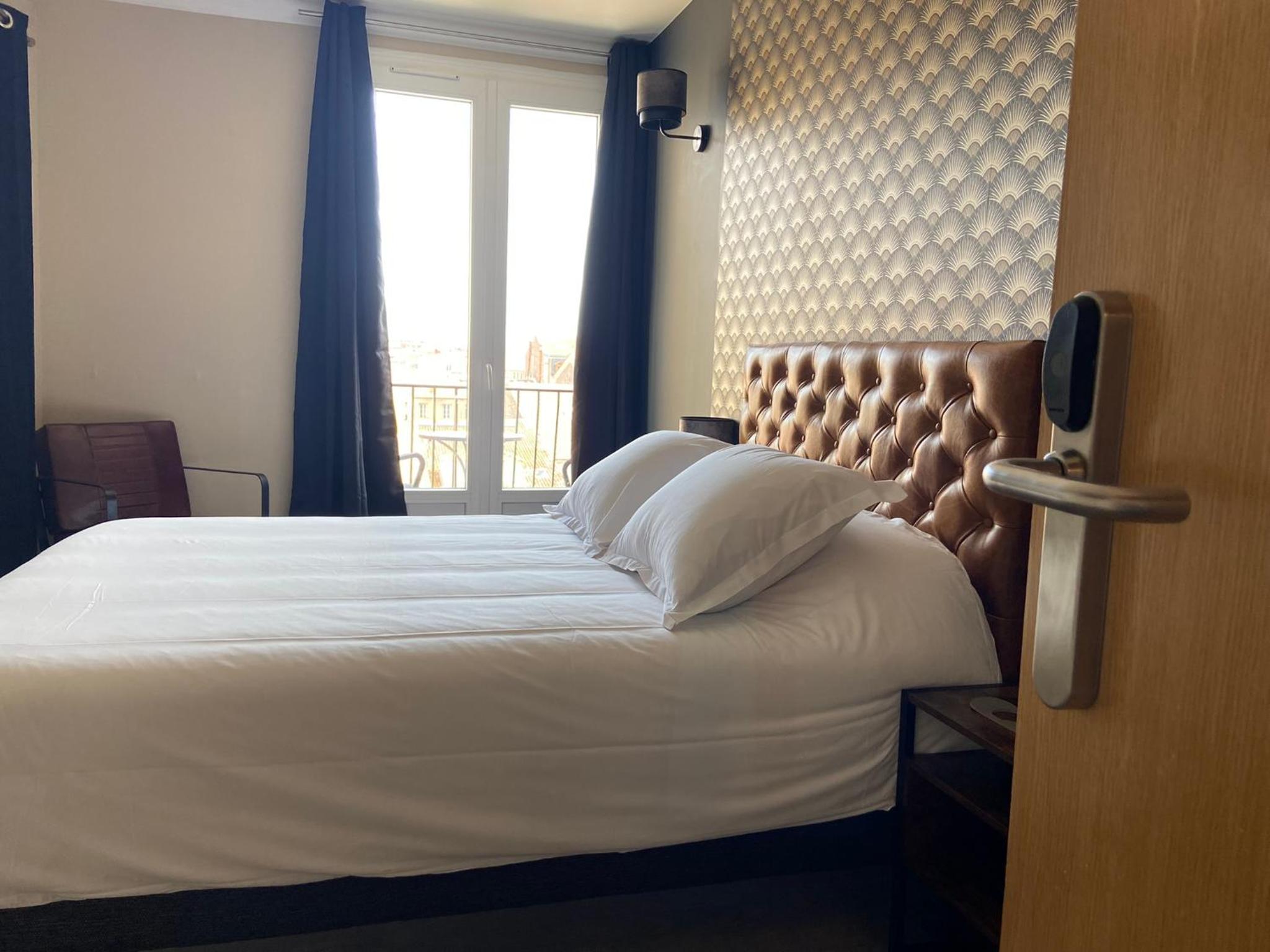 Double Room with Balcony - Photo 4
