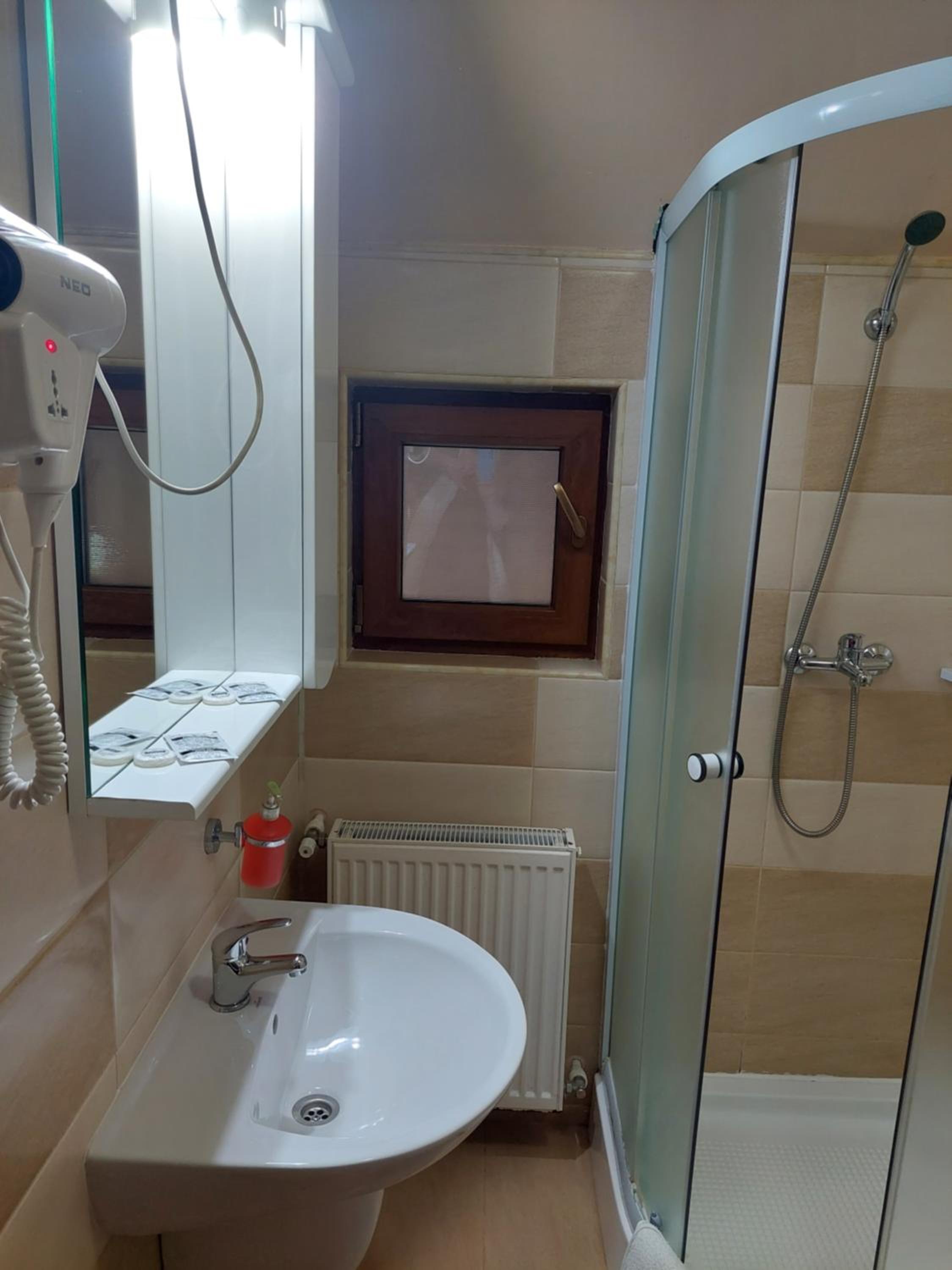 Double Room with Mountain View - Photo 5