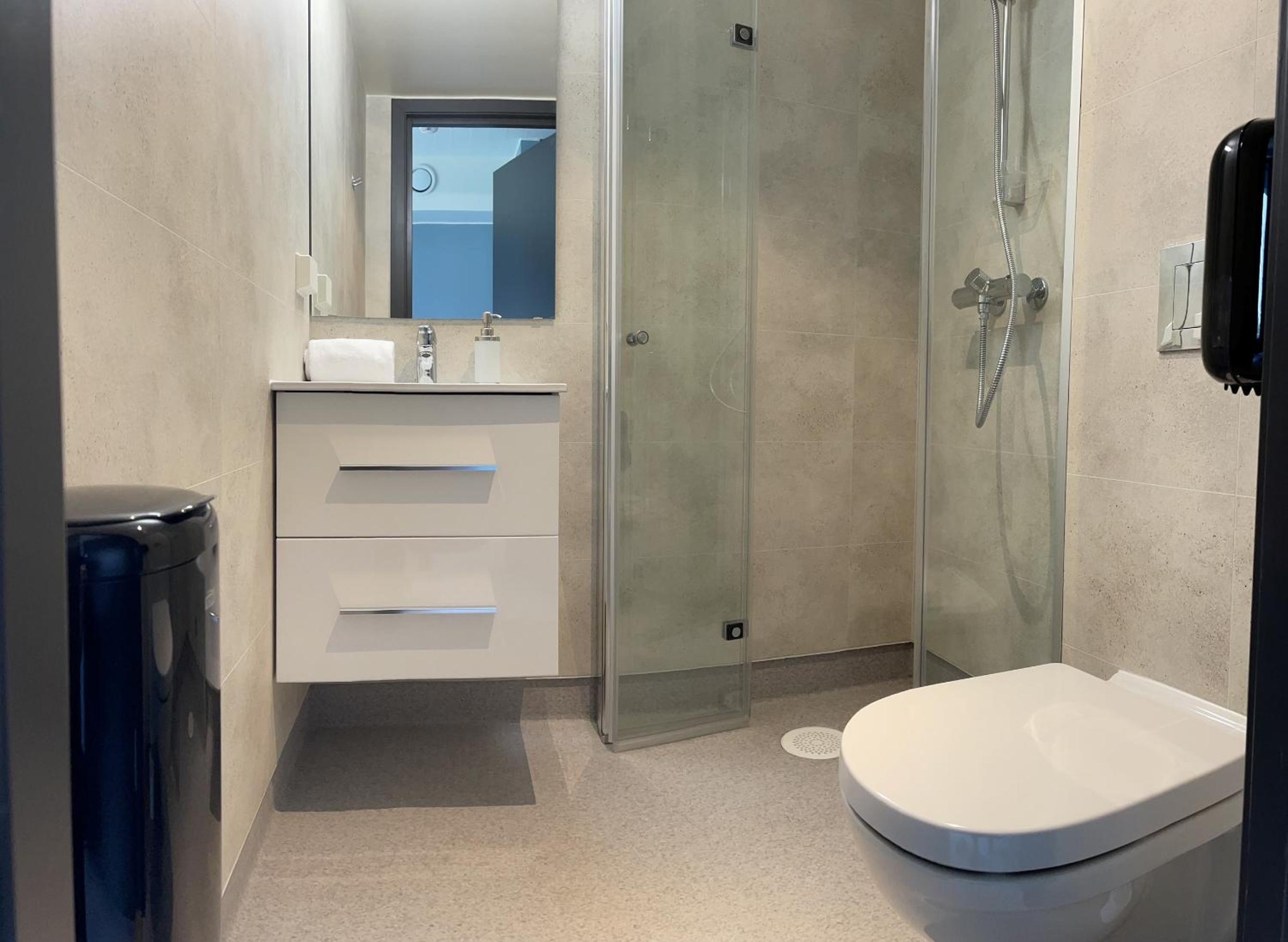 Single Room with Bathroom photo 2