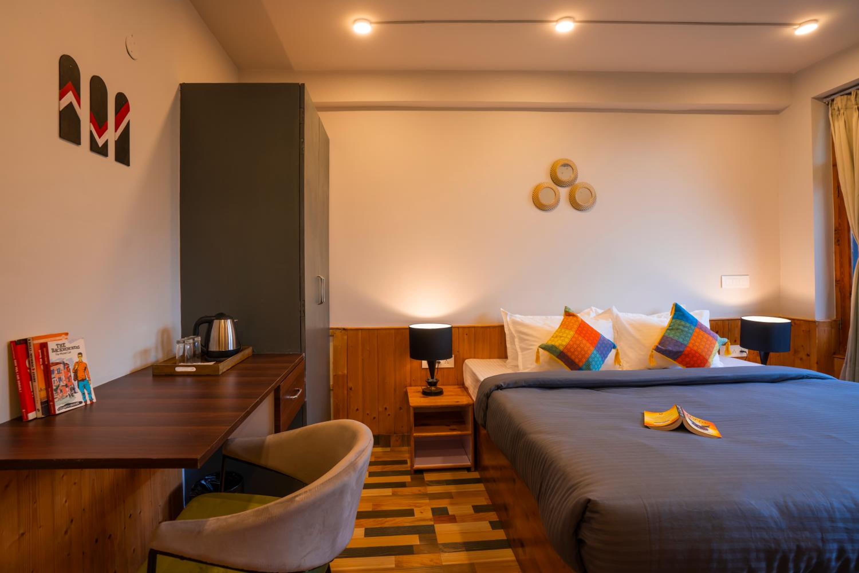 Double Room with Balcony - Photo 11