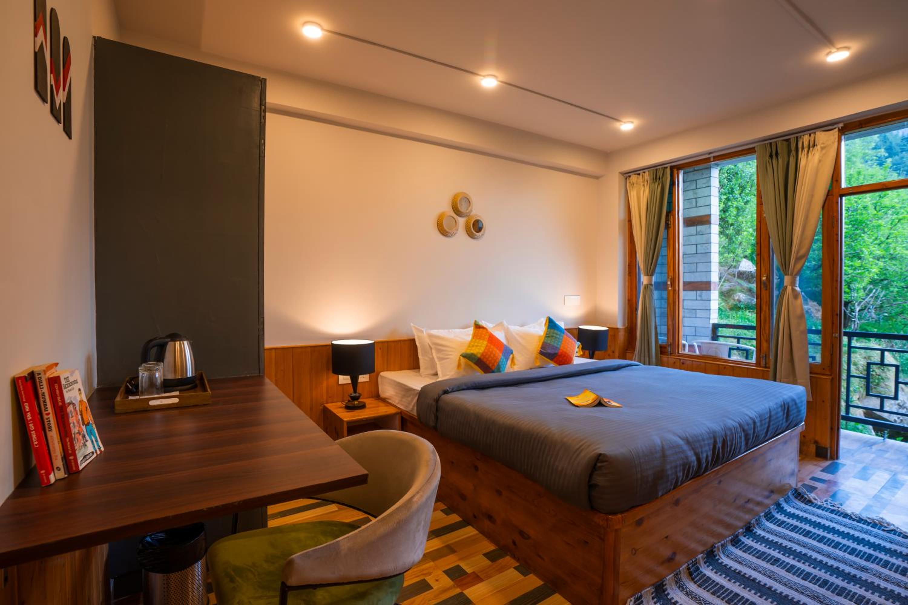 Double Room with Balcony - Photo 5