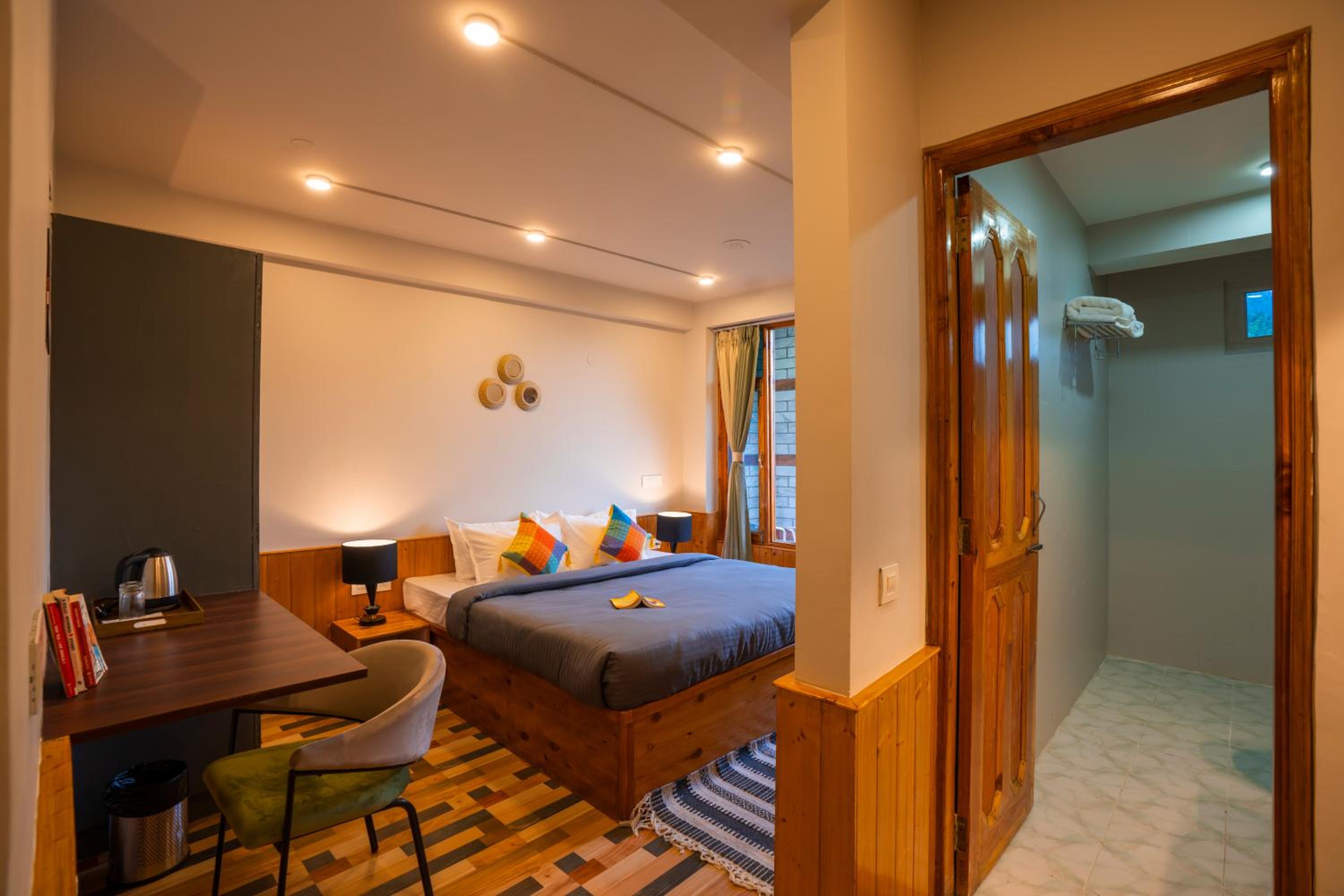 Double Room with Balcony - Photo 4