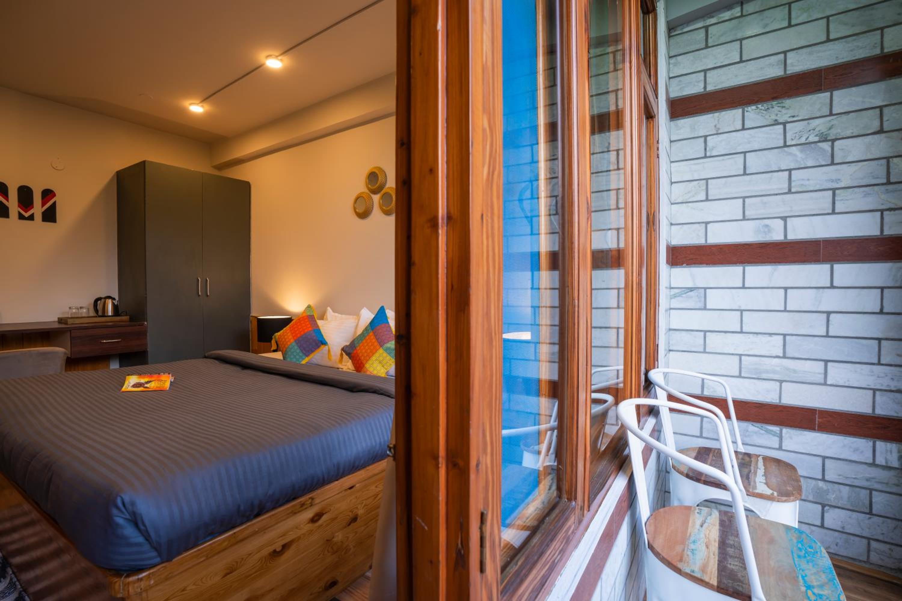 Double Room with Balcony - Photo 2