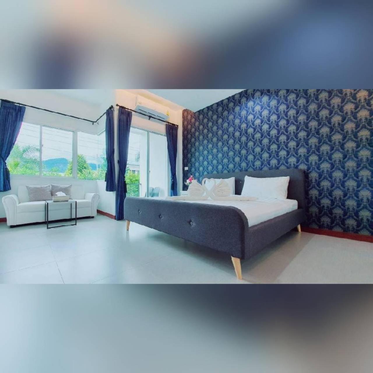 King Room with Balcony - Photo 1