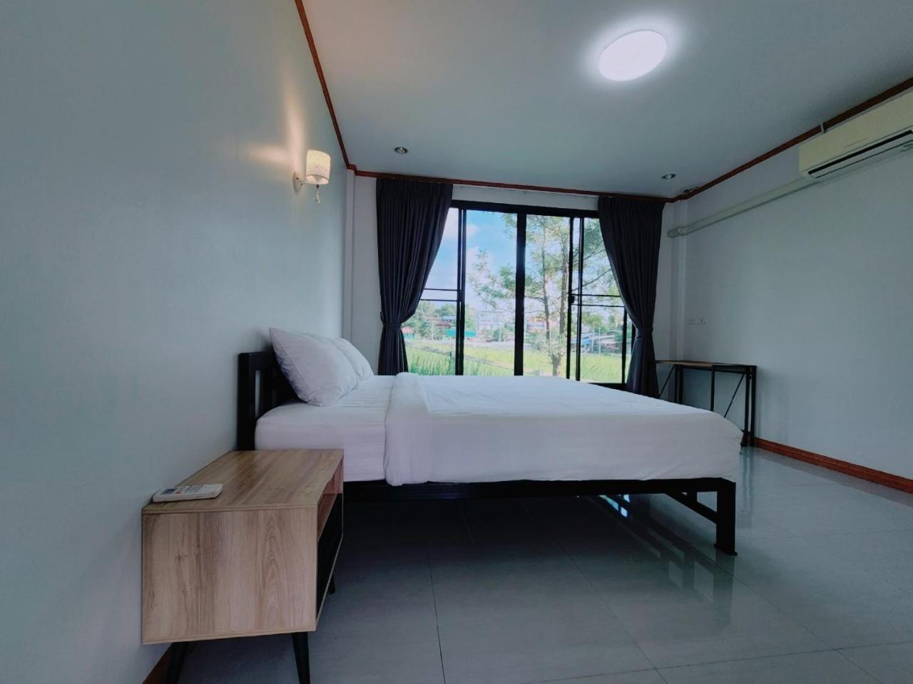 Three-Bedroom House - Photo 1