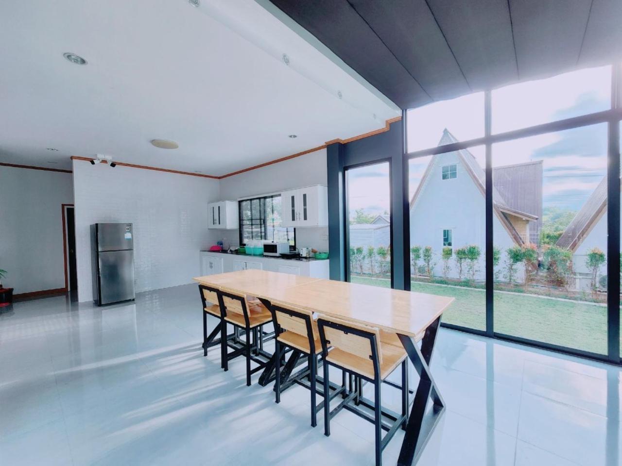 Three-Bedroom House - Photo 10