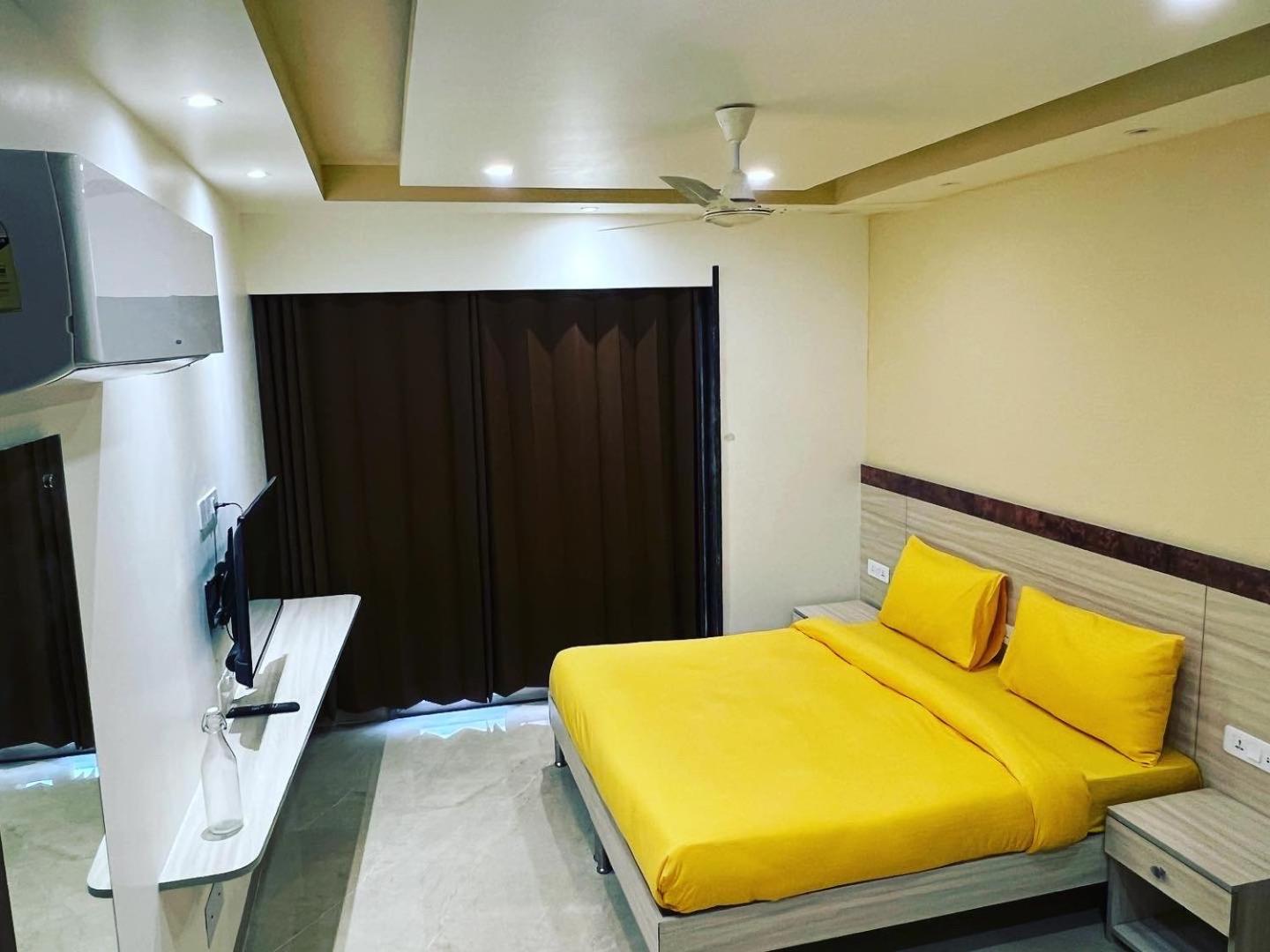 Deluxe Double Room with Balcony photo 2