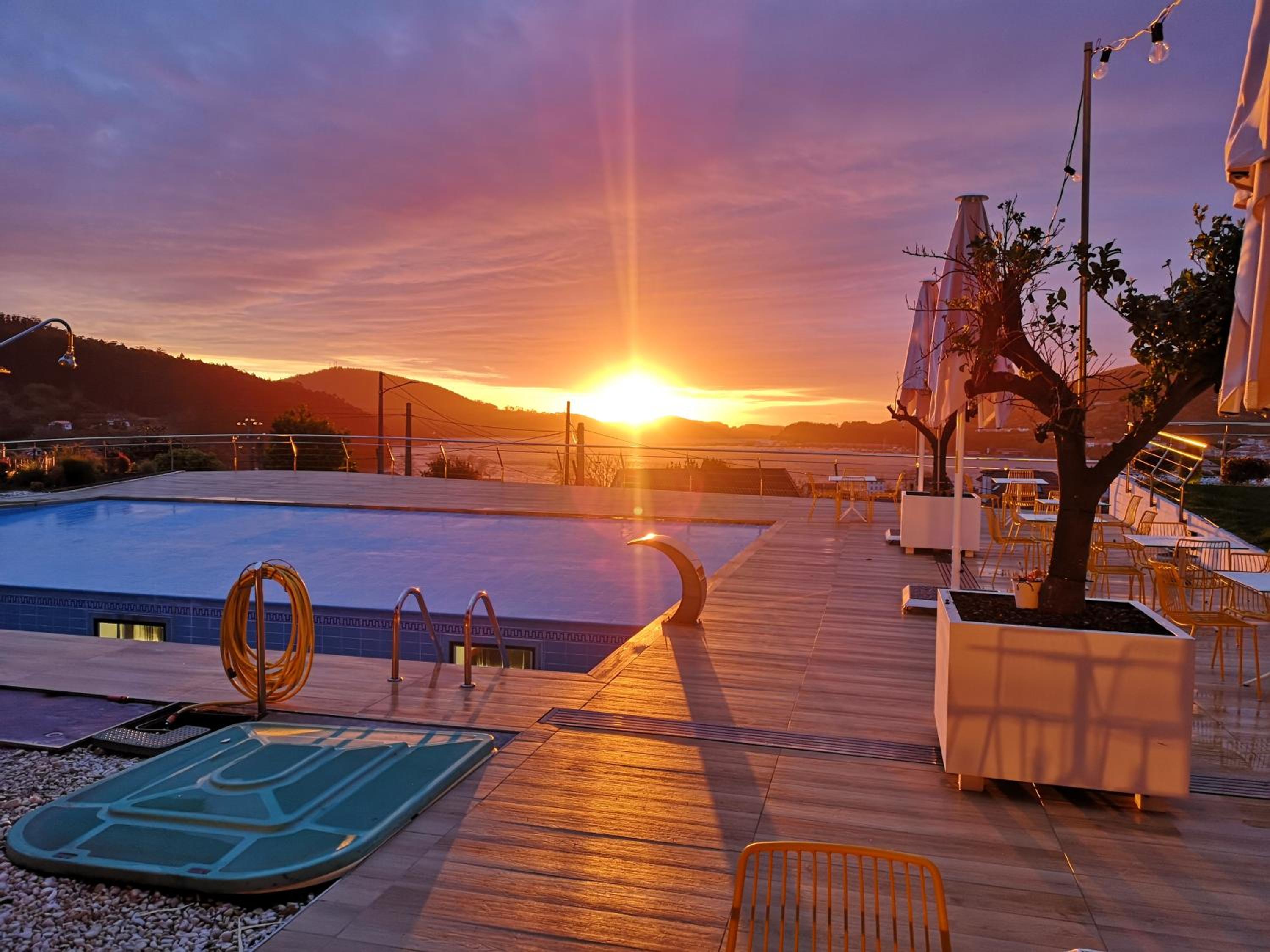 Superior Double Room (2 adults + 2 children) with Sea View photo 2