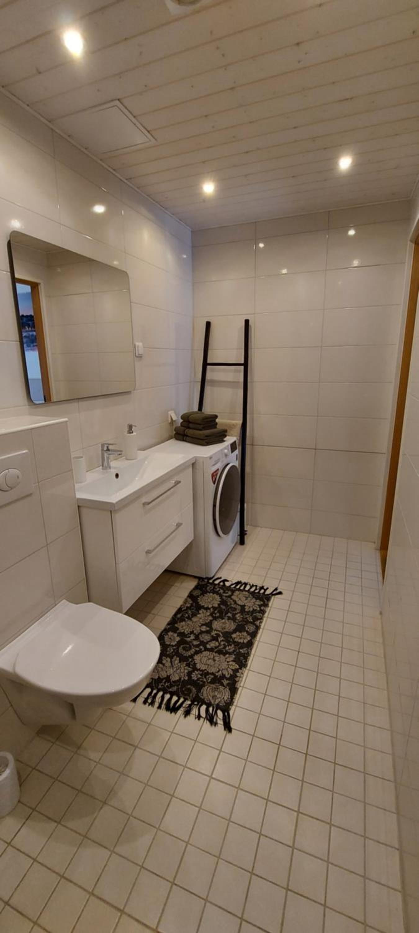 Apartment with Terrace - Photo 13