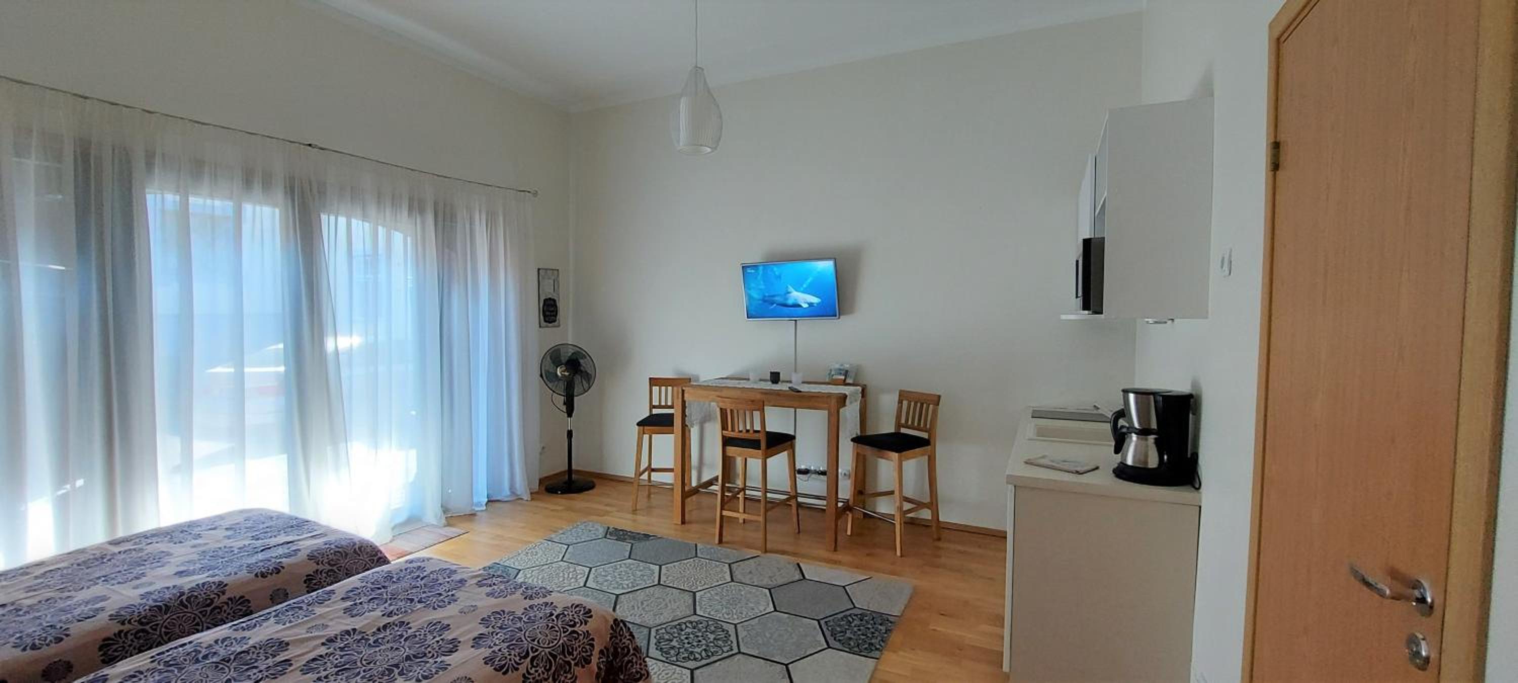 Apartment with Terrace - Photo 6