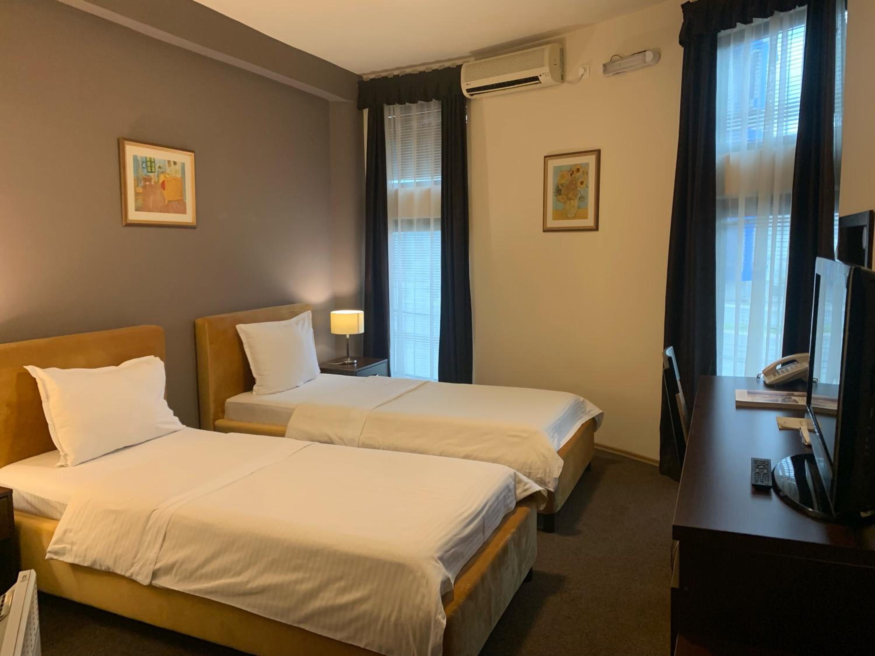 Twin Room - Photo 4