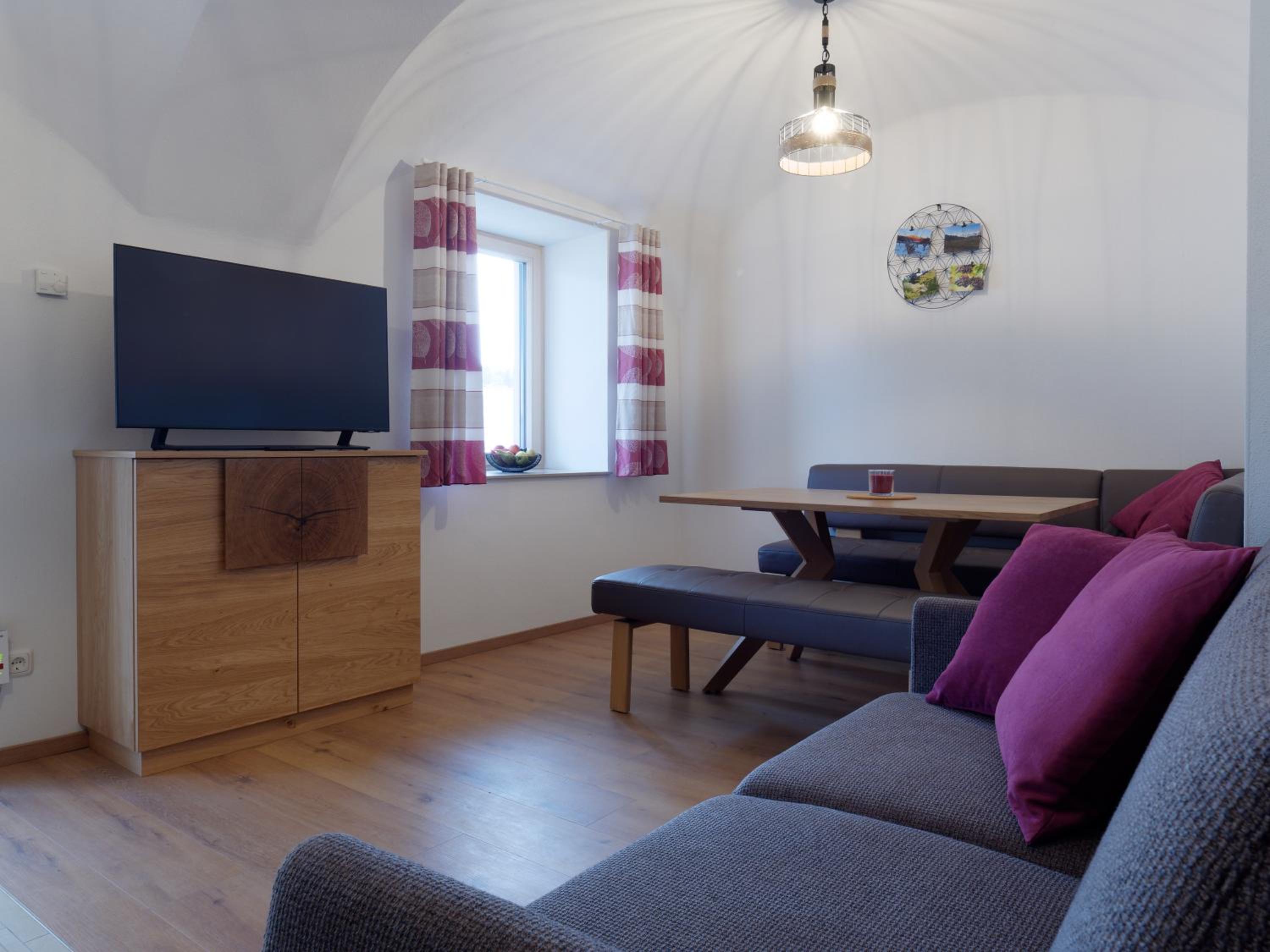 One-Bedroom Apartment - Photo 3