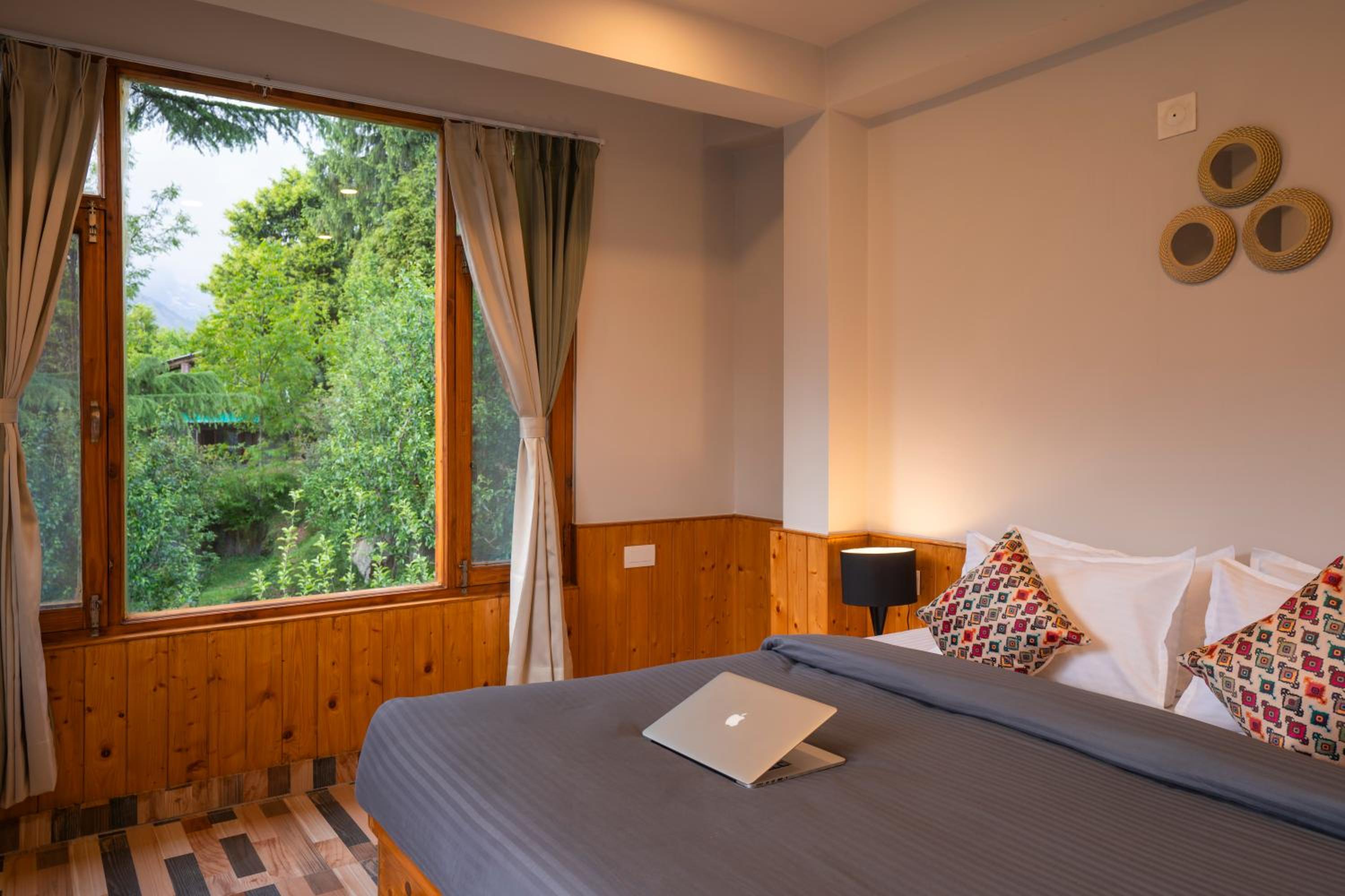 Deluxe Double Room with Balcony - Photo 2